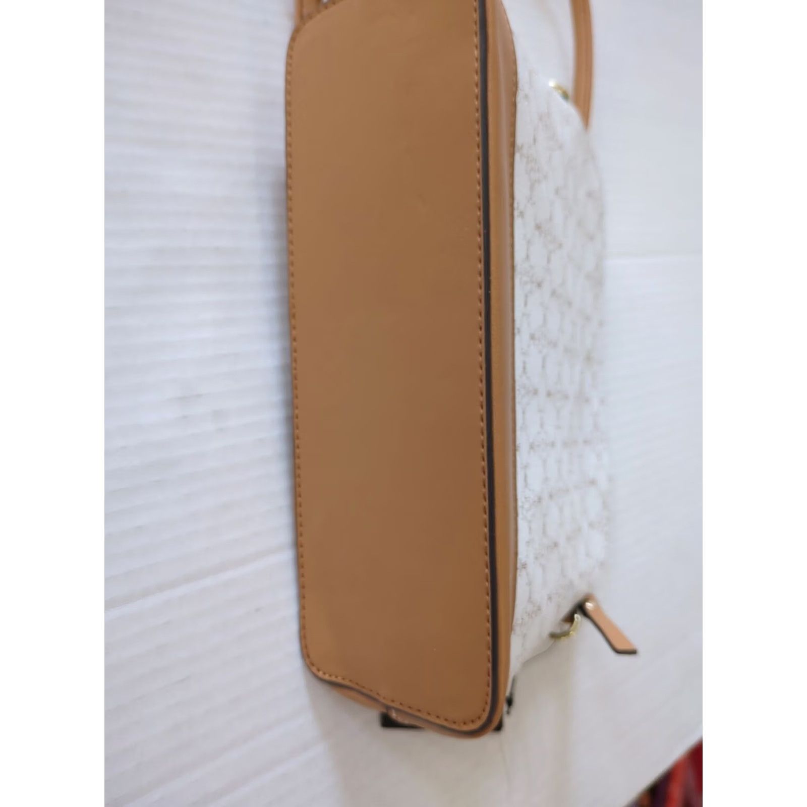 Nanette Lepore Nanette Lepore Crossbody Bag White Faux Leather Pebbled Floral Zipper Gold Hardware 7x10x3 In Vintage No Size ONE SIZE - 5 Thumbnail