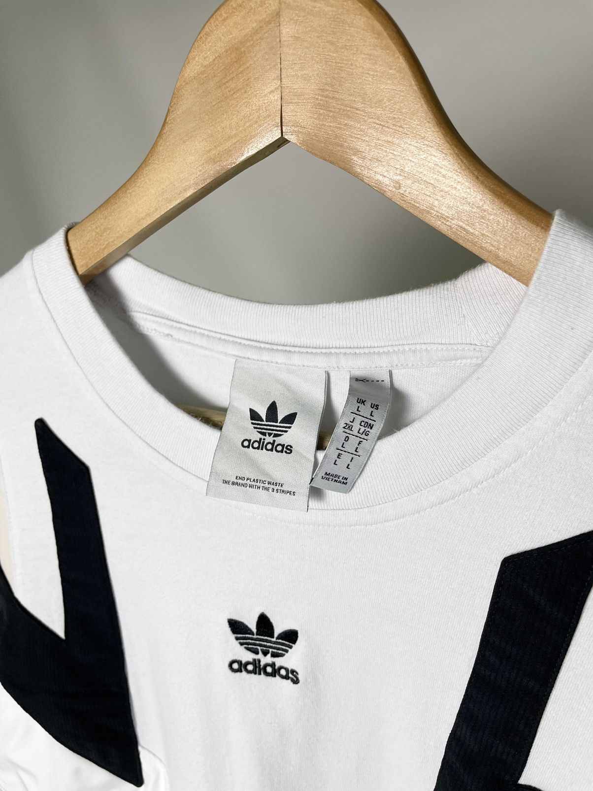 Adidas Adidas Originals 👻 nylon patched vintage jersey tee t shirt Size US L / EU 52-54 / 3 - 5 Thumbnail