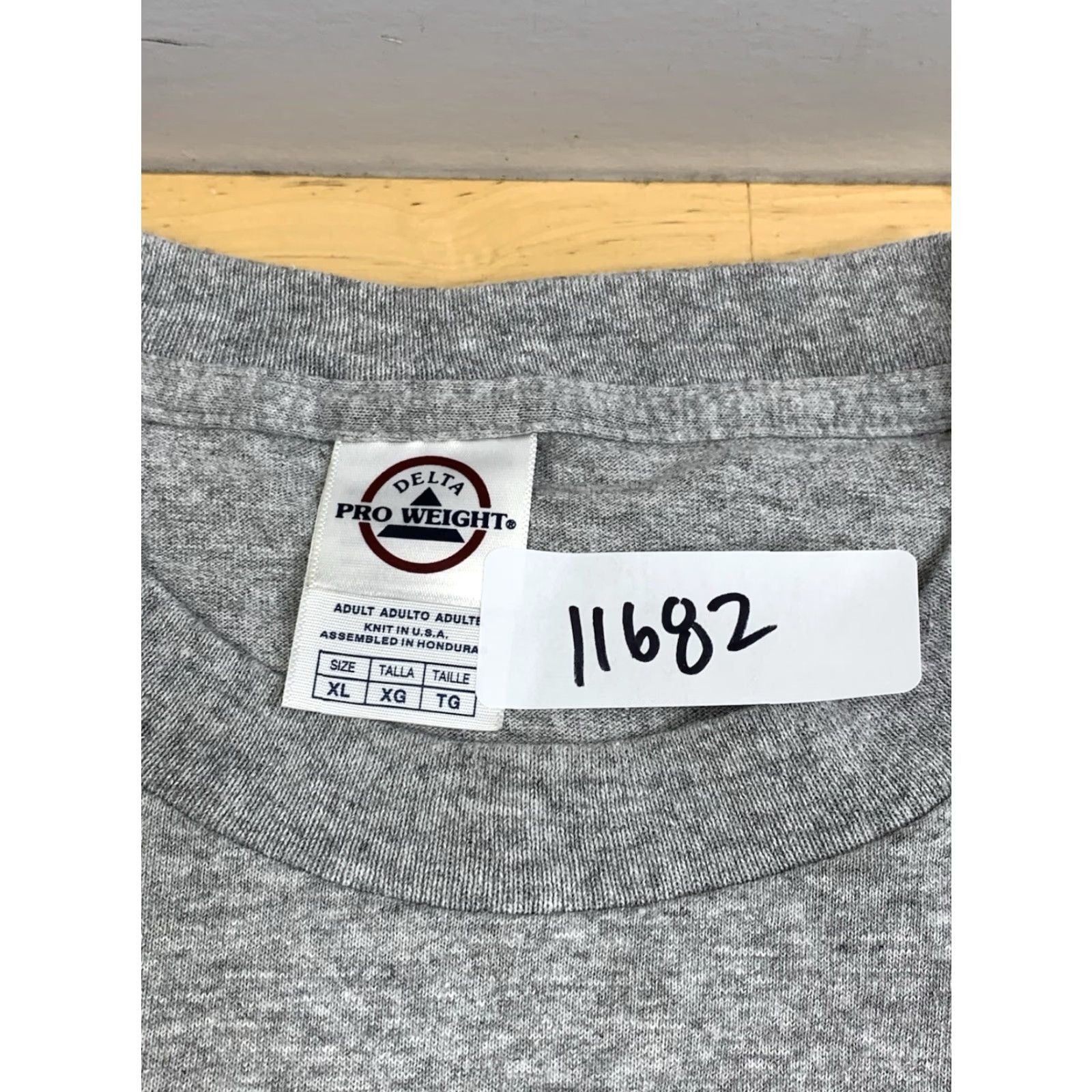 Delta VINTAGE Delta Just Play With Yourself Shirt Mens XL Gray T-Shirt Funny Humor Y2K 11682 Size US XL / EU 56 / 4 - 3 Thumbnail