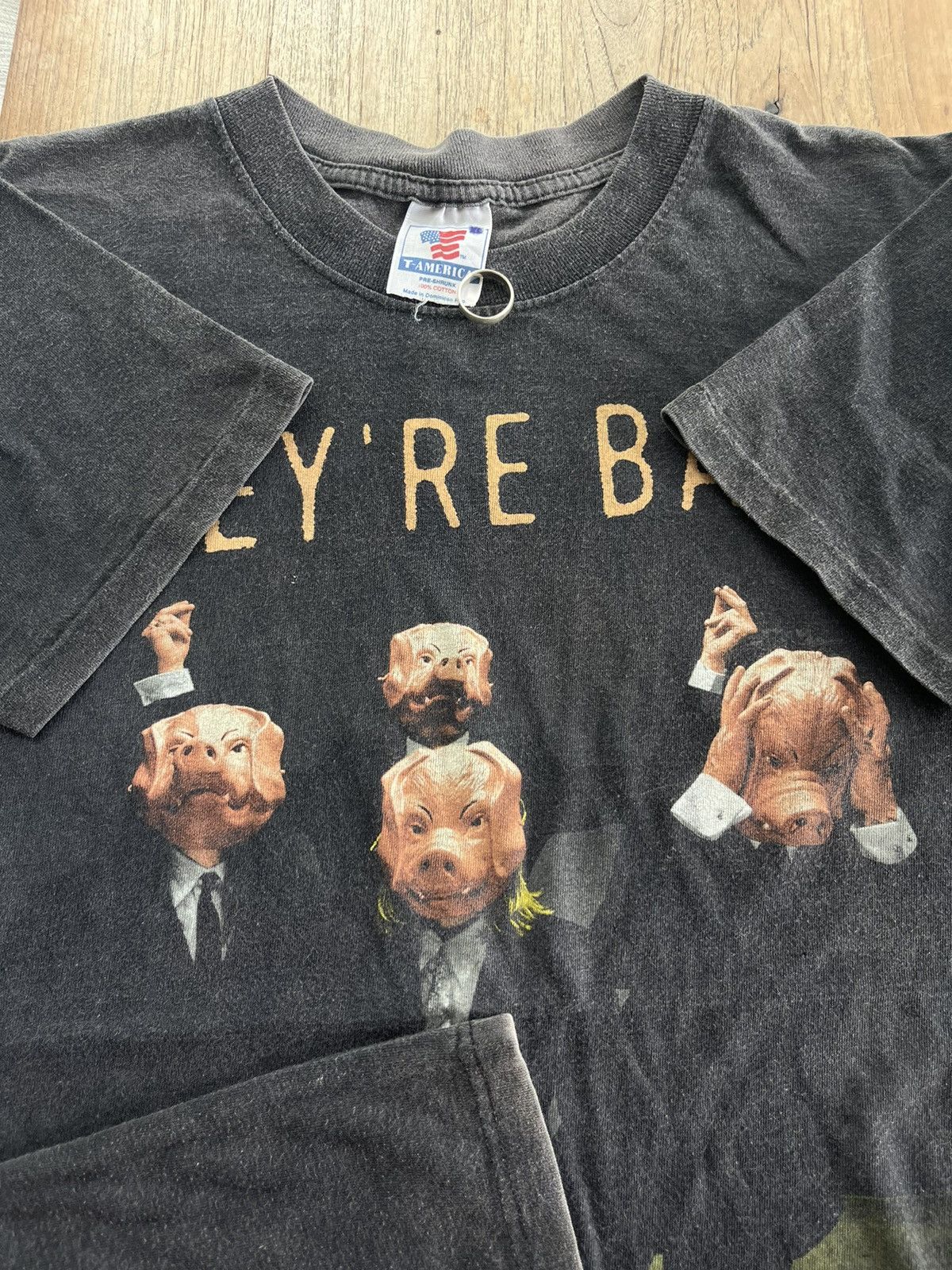 Band Tees × Vintage Vtg Motley Crue They’re Back! 1997’s ( Make Size XL to L ) Size US L / EU 52-54 / 3 - 8 Thumbnail