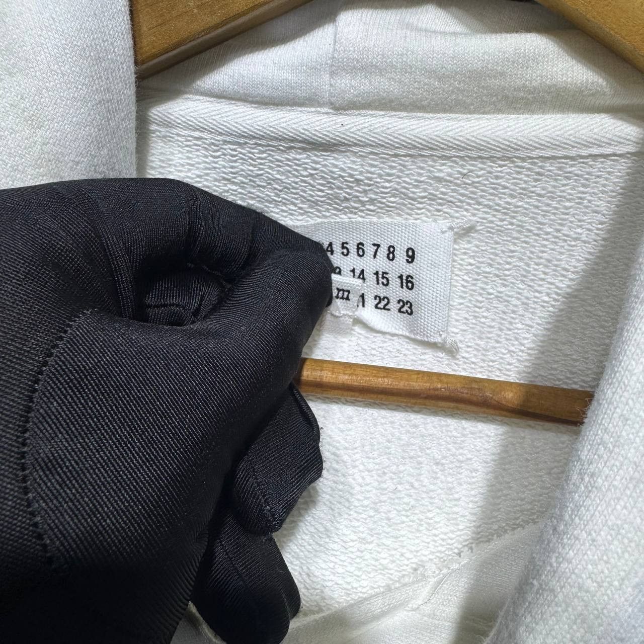 Maison Margiela Maison Margiela Number Hood. Hoodie Size US L / EU 52-54 / 3 - 15 Thumbnail