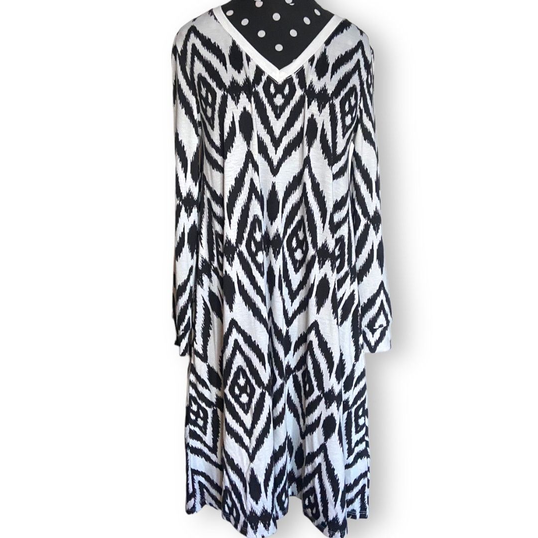 Other LuLaRoe Emily Swing Dress Pockets Black White Ikat NEW XS Size XS / US 0-2 / IT 36-38 - 2 Thumbnail