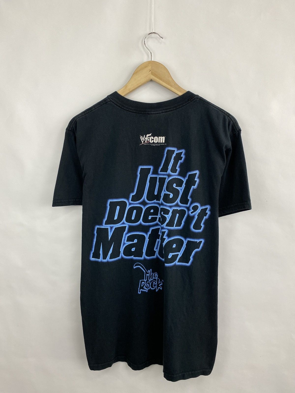 WWE 💀 Vintage 2000 The Rock Says It Doesn’t Matter T-Shirt WWE Size US L / EU 52-54 / 3 - 6 Thumbnail