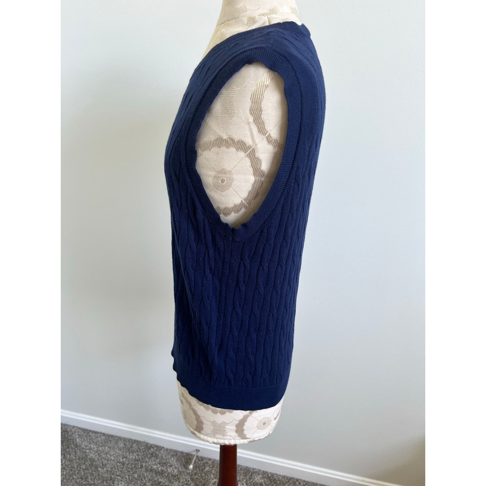 J.Crew J Crew Sleeveless Pullover Cable Knit Sweater Medium Size M / US 6-8 / IT 42-44 - 4 Thumbnail