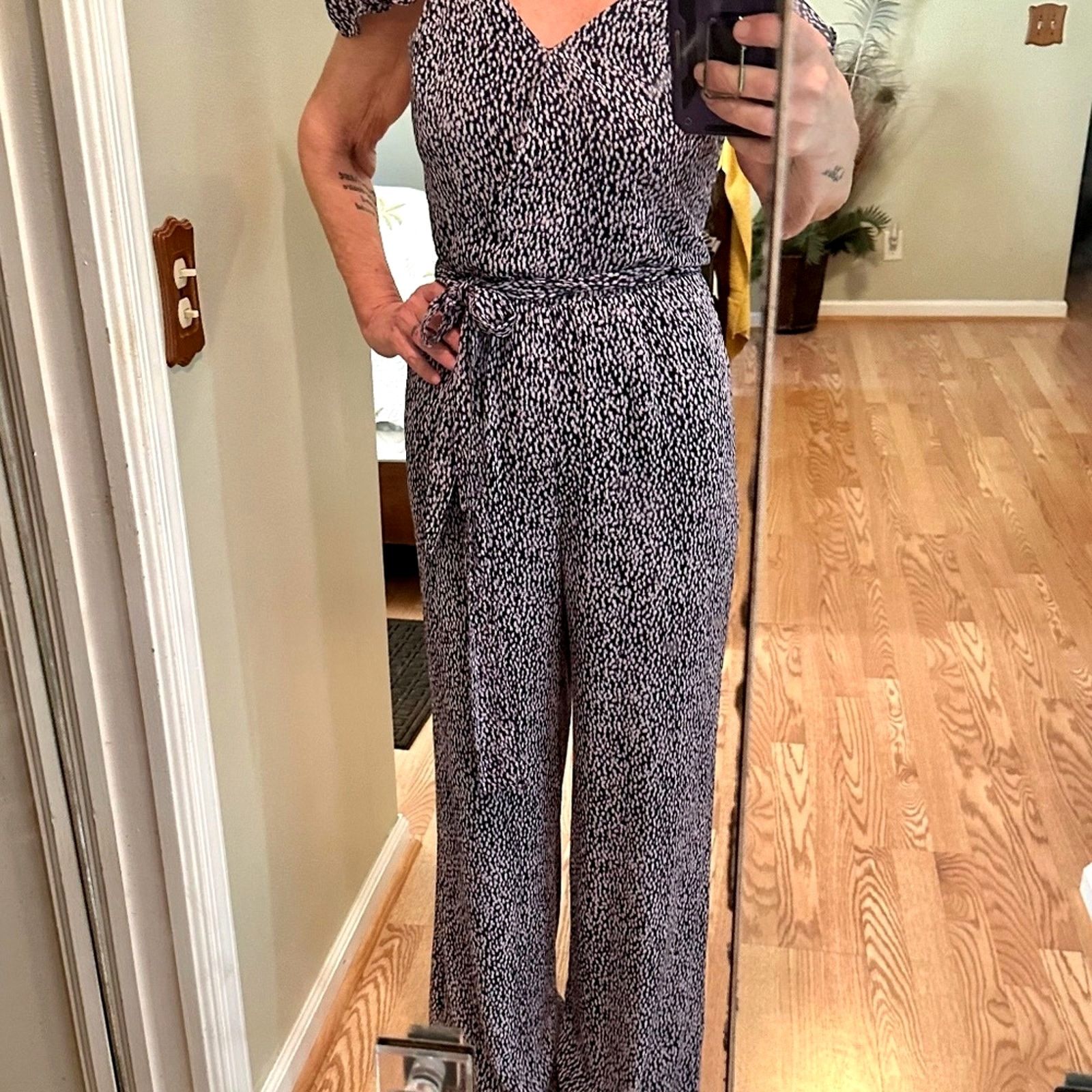 Michael Kors Michael Kors Mini Ikat Cold-Shoulder Jumpsuit Navy/White S Size 27" / US 4 / IT 40 - 7 Thumbnail