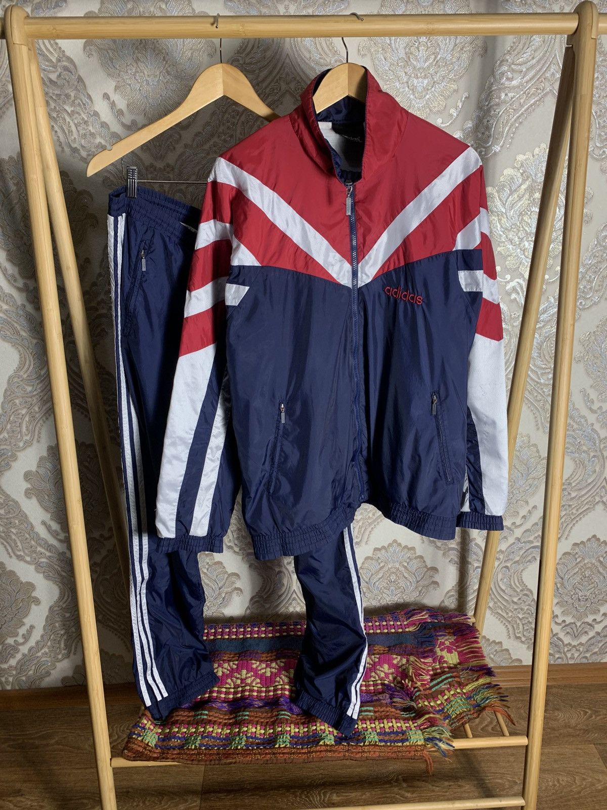 Adidas VINTAGE ADIDAS ORIGINAL EQUIPMENT RETRO SUIT CASUAL Y2K 90s Size US L / EU 52-54 / 3 - 7 Thumbnail