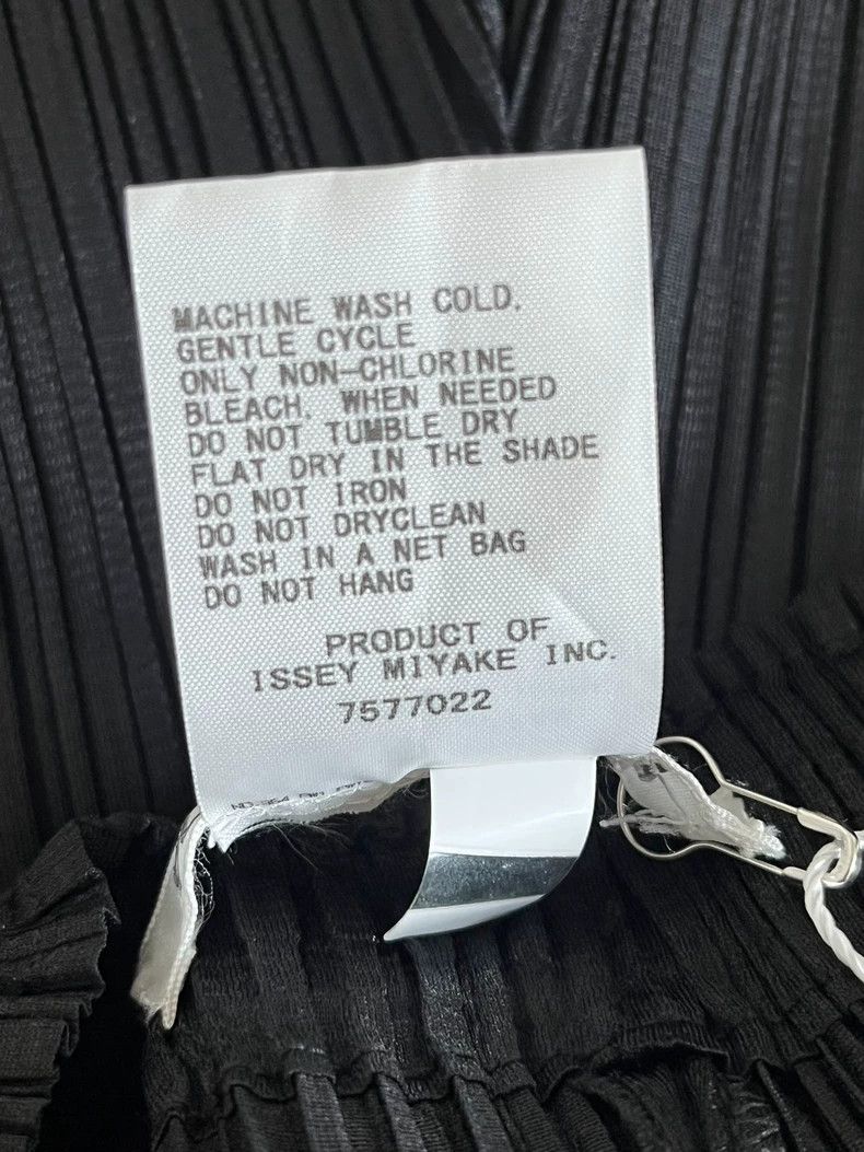 Issey Miyake Issey Miyake size:4 Black pleated trousers Size 22" - 4 Thumbnail