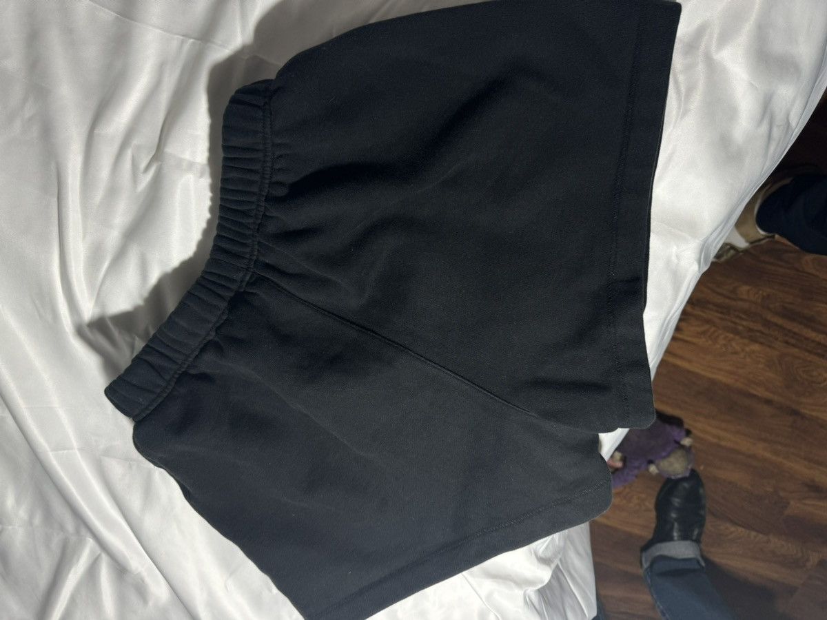 Essentials Fear Of God Black Sweat Shorts Size US 28 / EU 44 - 6 Thumbnail