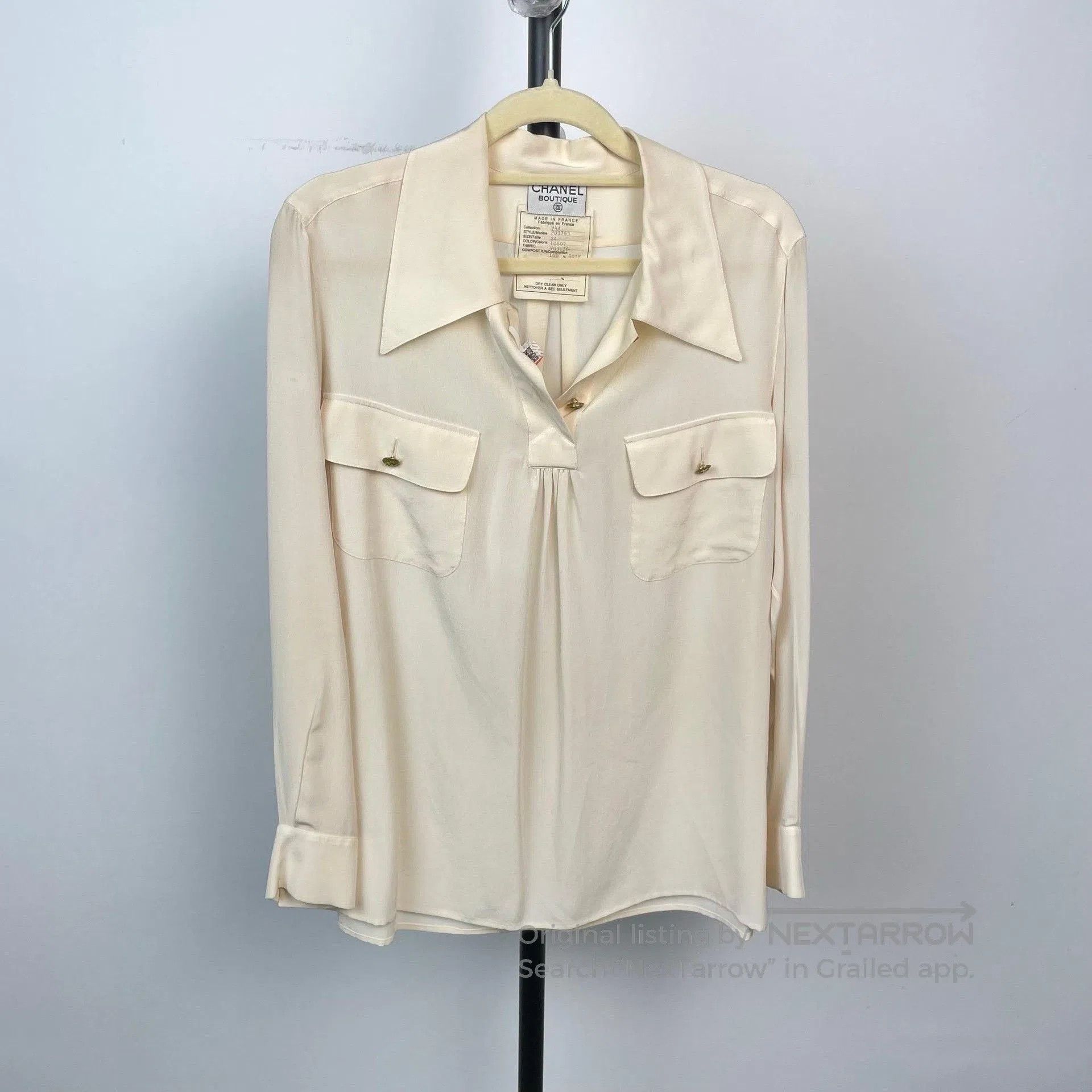 Chanel Chanel Ivory Gold Button Long. Size XXS / US 00 / IT 34 - 1 Thumbnail
