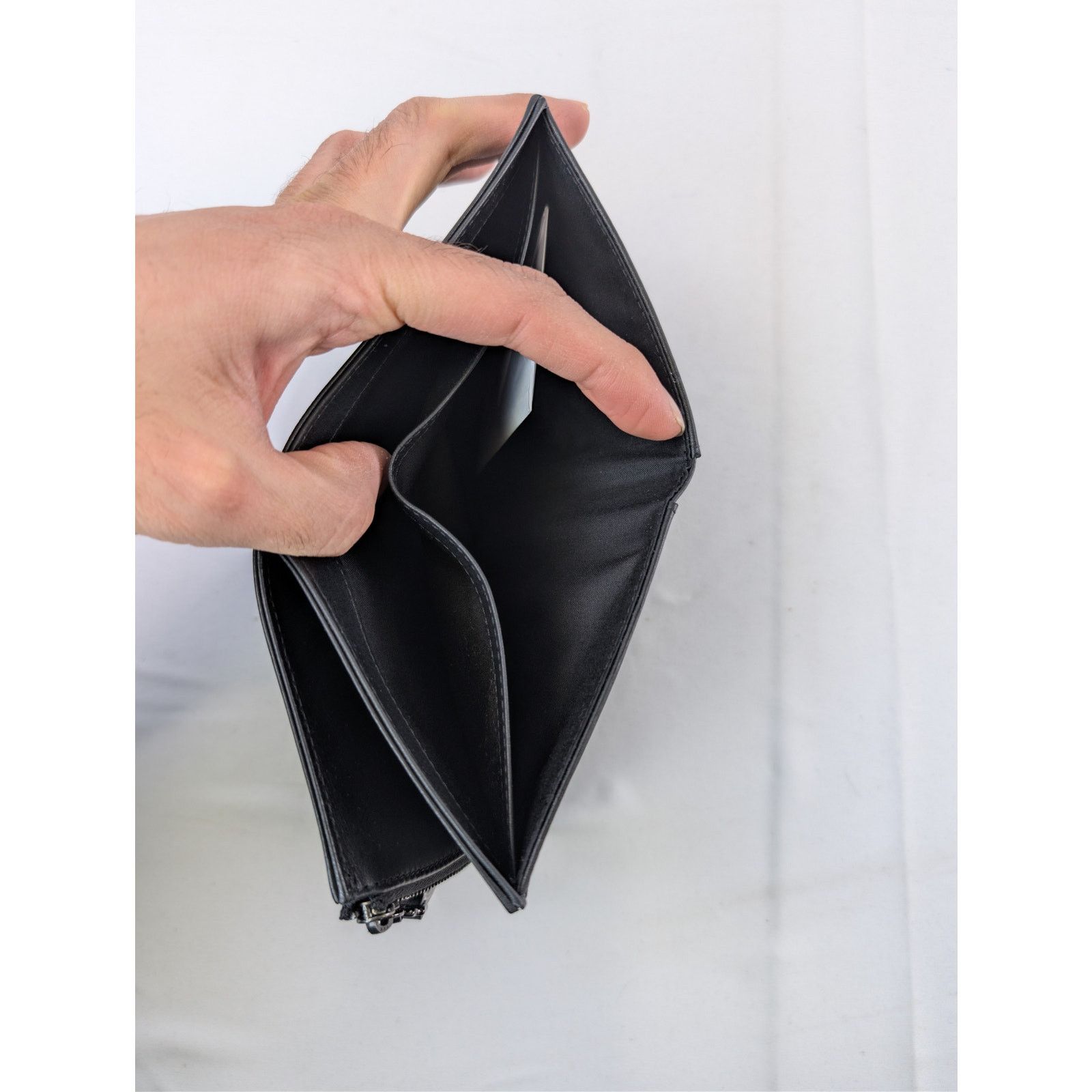 Maison Margiela o1rshd1 Size: OS / Bi-Fold Wallet Zippered / Multiple Slots Size ONE SIZE - 9 Thumbnail