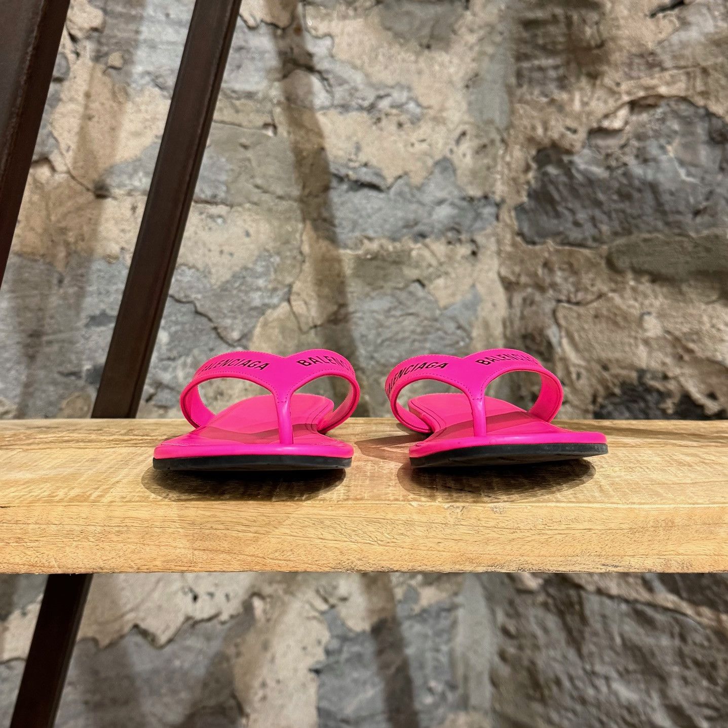 Balenciaga Balenciaga Neon Pink Leather Logo Thong Sandals Size US 6 / IT 36 - 3 Thumbnail
