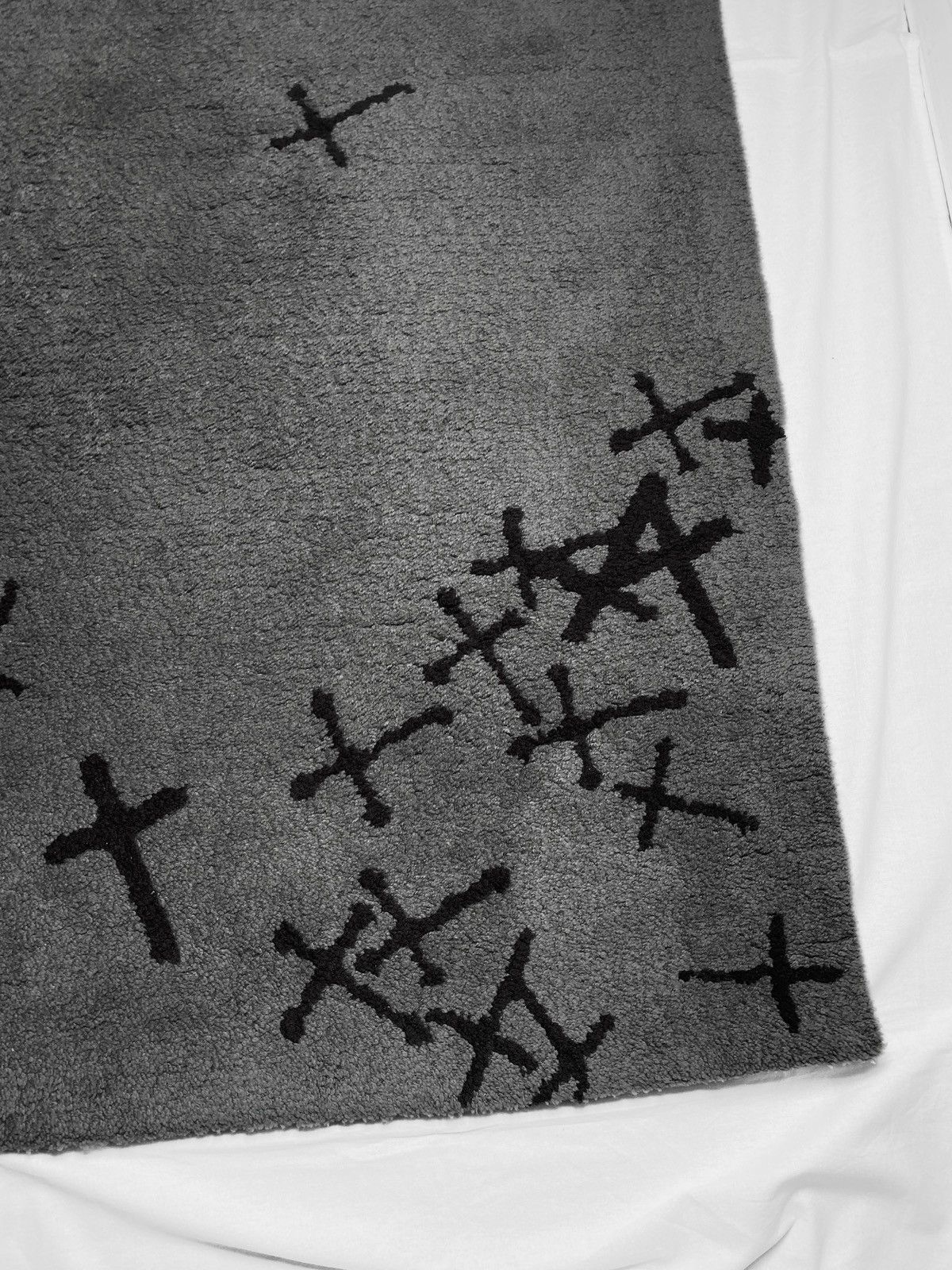 Undercover Undercover AW02 "Witches Cell Division" Cross Rug Size ONE SIZE - 4 Thumbnail