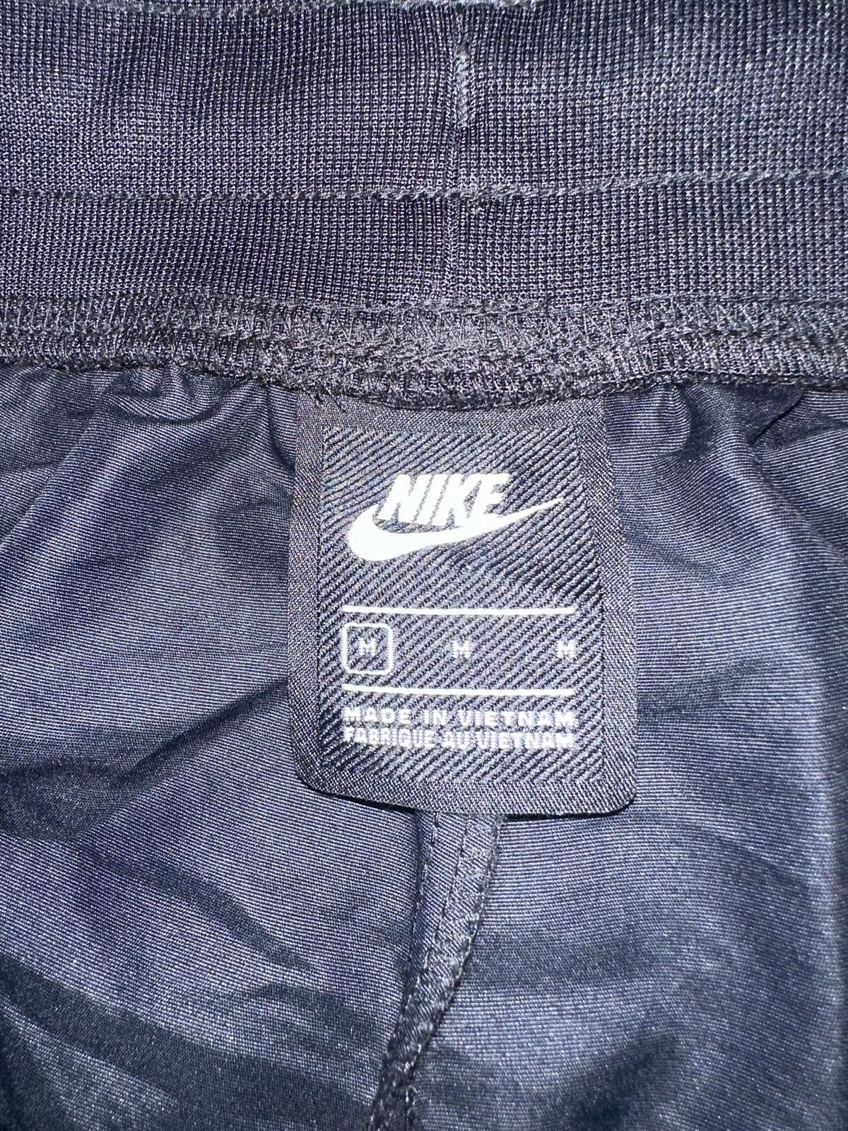Nike Nike Women's Sportswear Nylon Shorts Size 32" / US 10 / IT 46 - 3 Thumbnail