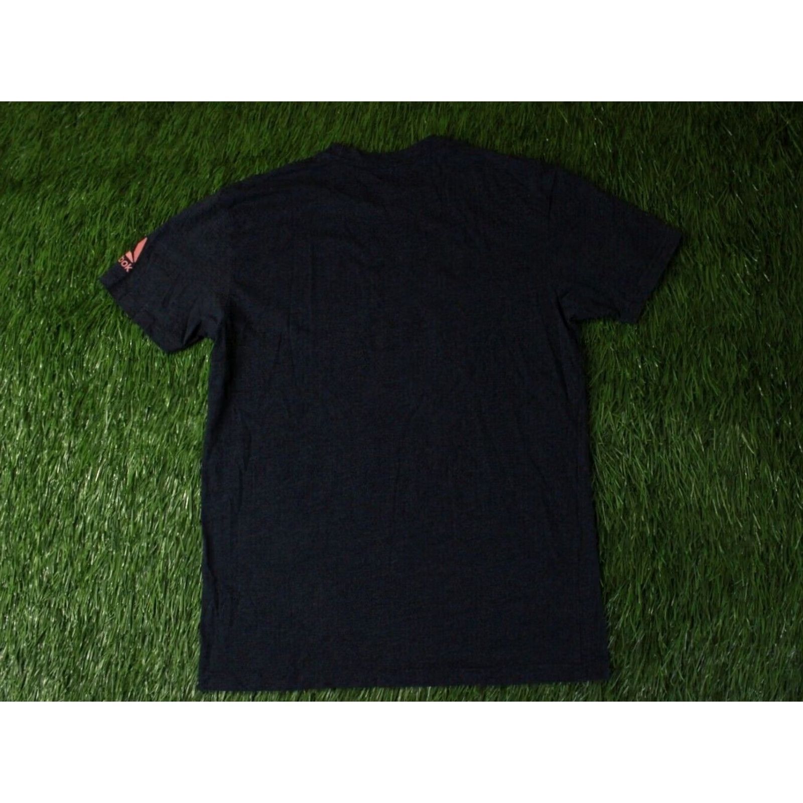 Reebok REEBOK LONDON PERFORMANCE ORIGINAL MEN CASUAL SHIRT T-SHIRT TEE JERSEY SIZE M Gray Short Sleeve T-Shirt 100% Cotton Sports Logo Classic Fit Mens Size US M / EU 48-50 / 2 - 6 Thumbnail