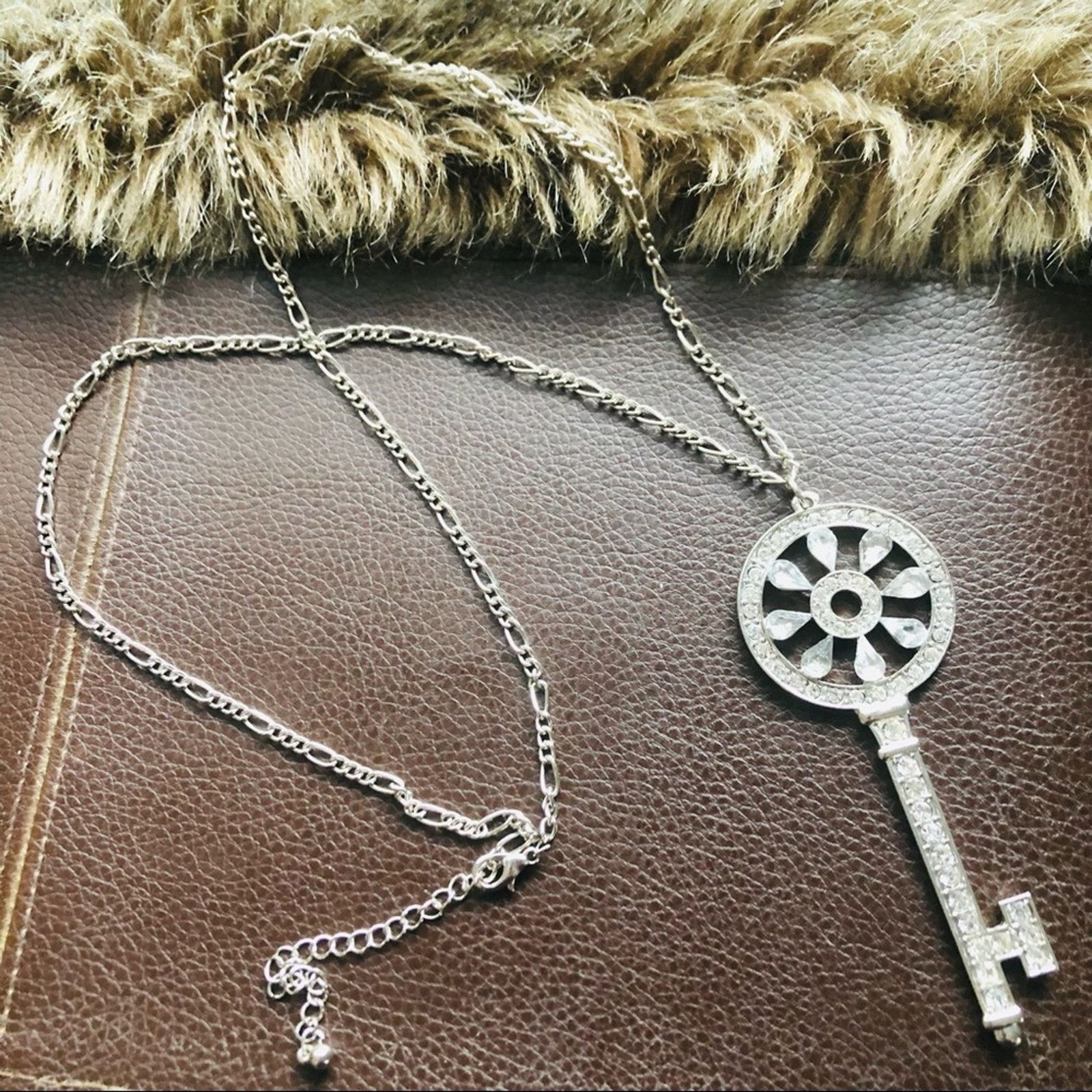 Jewelry Clear rhinestone skeleton key pendant necklace Size ONE SIZE - 7 Thumbnail