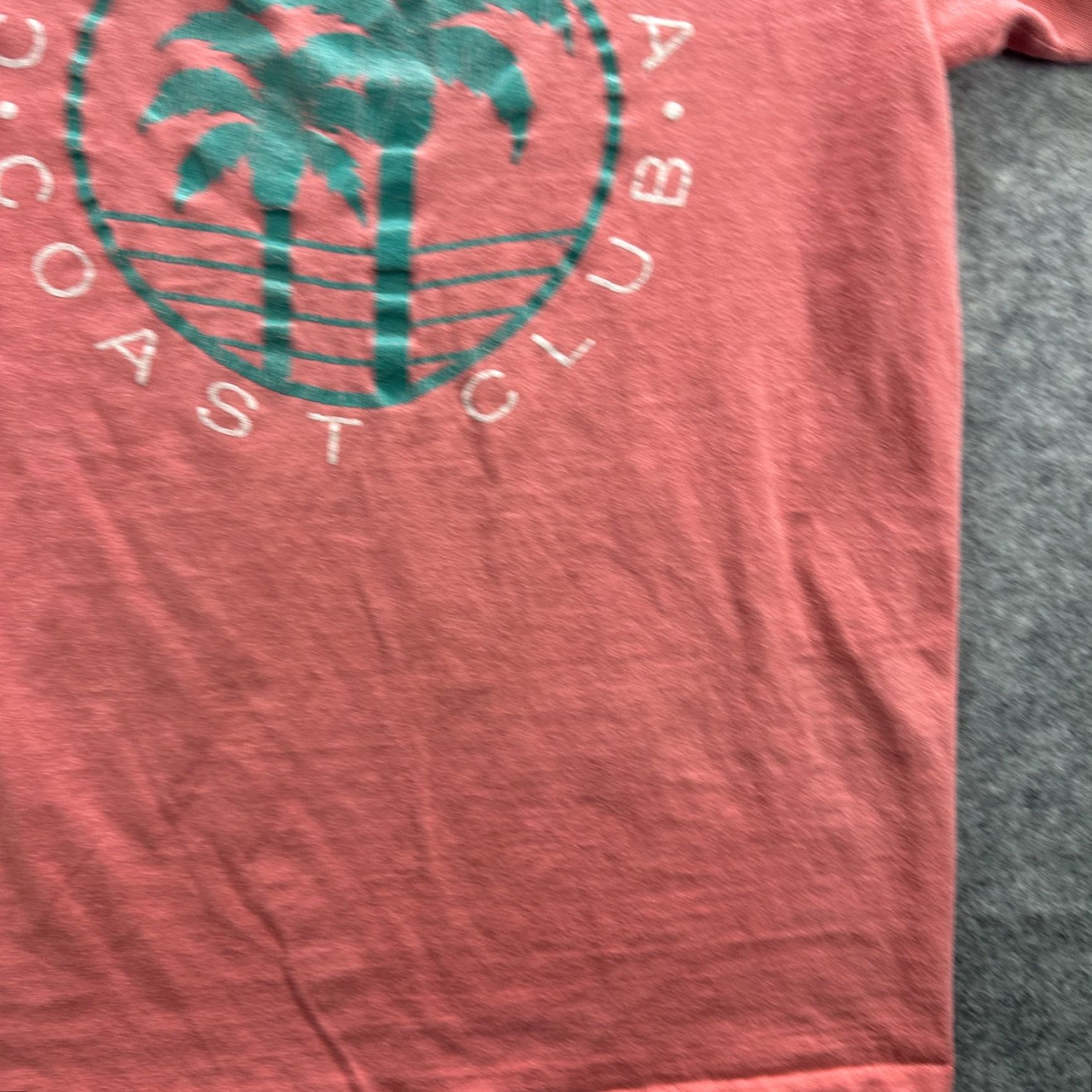 Hanes VINTAGE California Coast Club Shirt Mens Medium Pink Palm Trees Graphic 80s USA Size US M / EU 48-50 / 2 - 5 Thumbnail