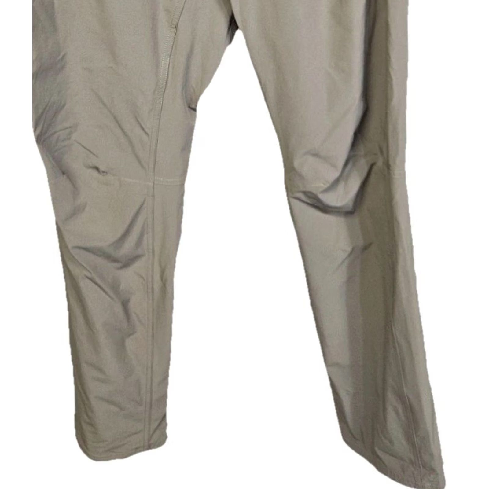 Under Armour Under Armour Men’s Tactical Performance Khaki Pants 32/32 Beige Solid Pants Mens 32/32 XS? Size US 32 / EU 48 - 3 Thumbnail