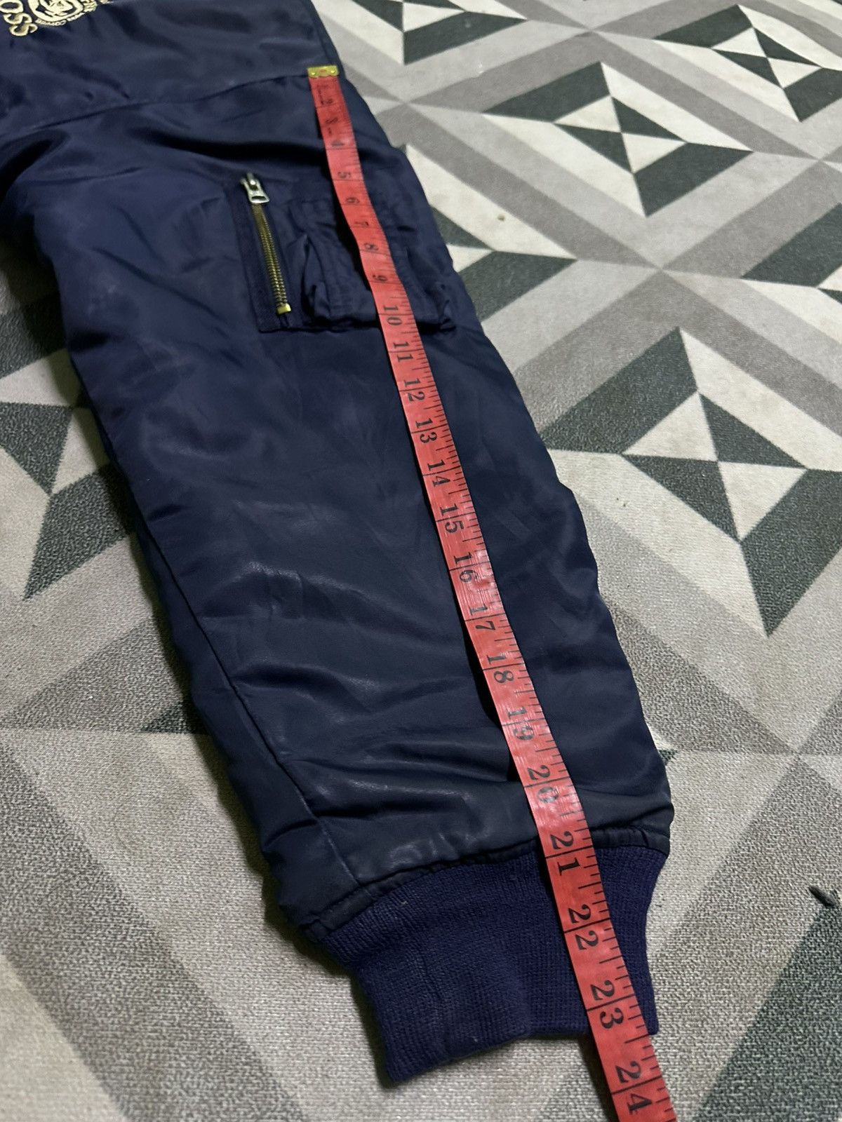 Japanese Brand vintage navy blue nylon Suntory BOSS Coffee bomber jacket L Size US L / EU 52-54 / 3 - 12 Thumbnail
