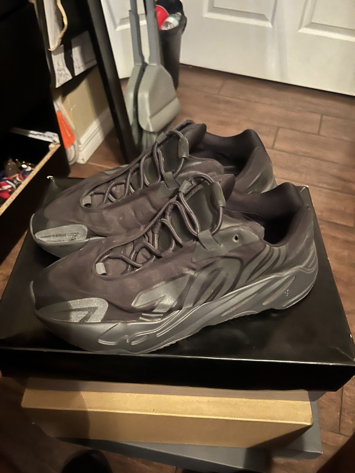Yeezy Yeezy boost 700 Size US 9 / EU 42 - 2 Thumbnail