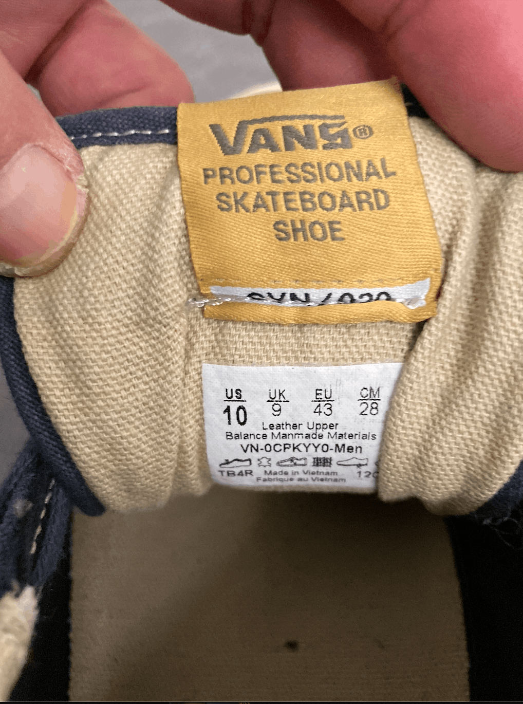Syndicate × Vans Tony Alva Signature Mid-Hi old skool sk8 Vans Rare NOS Size US 10 / EU 43 - 7 Thumbnail
