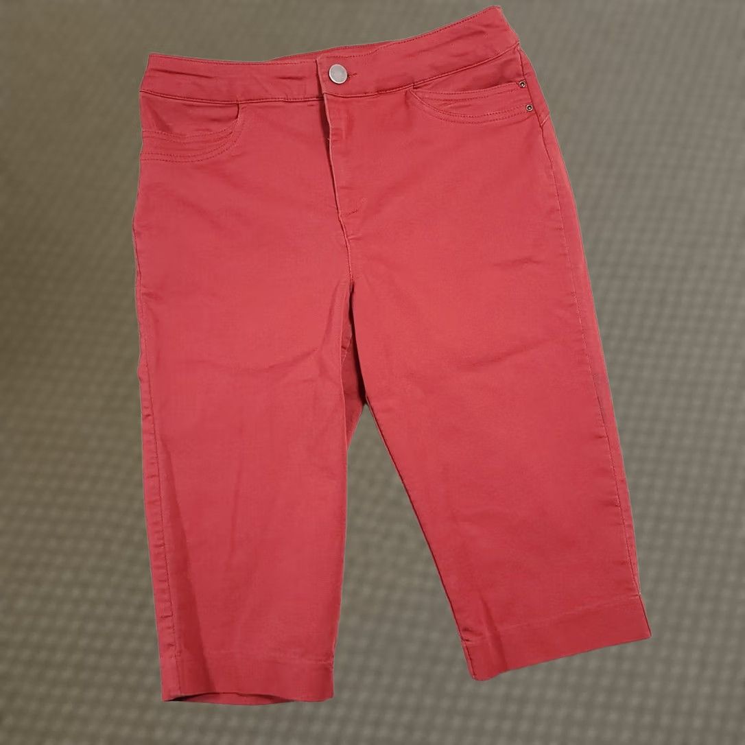 Vintage Christopher & Banks Capri Pants Women's 4 Red Stretch Crop Casual Mid-Rise Pants Capris Womens Regular Red Stretch Capri 4 Midwest? Size 27" / US 4 / IT 40 - 1 Thumbnail
