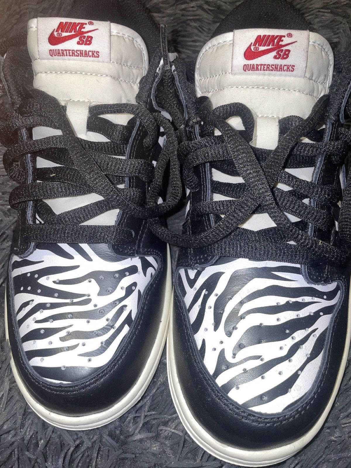 Nike Nike SB Dunk Low OG QS Quartersnacks Zebra Size US 6 / EU 39 - 1 Thumbnail