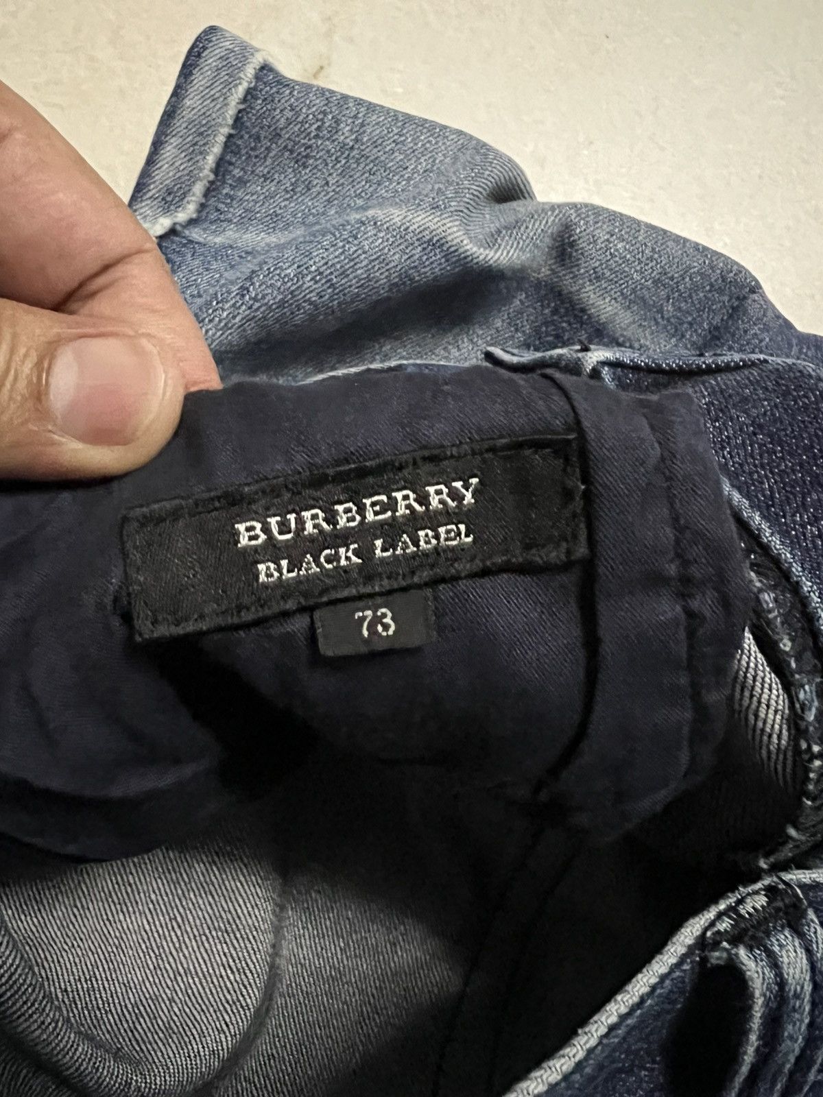 Burberry BURBERRY BLACK LABEL DISTRESSED WASHED JEAN Size US 30 / EU 46 - 22 Thumbnail