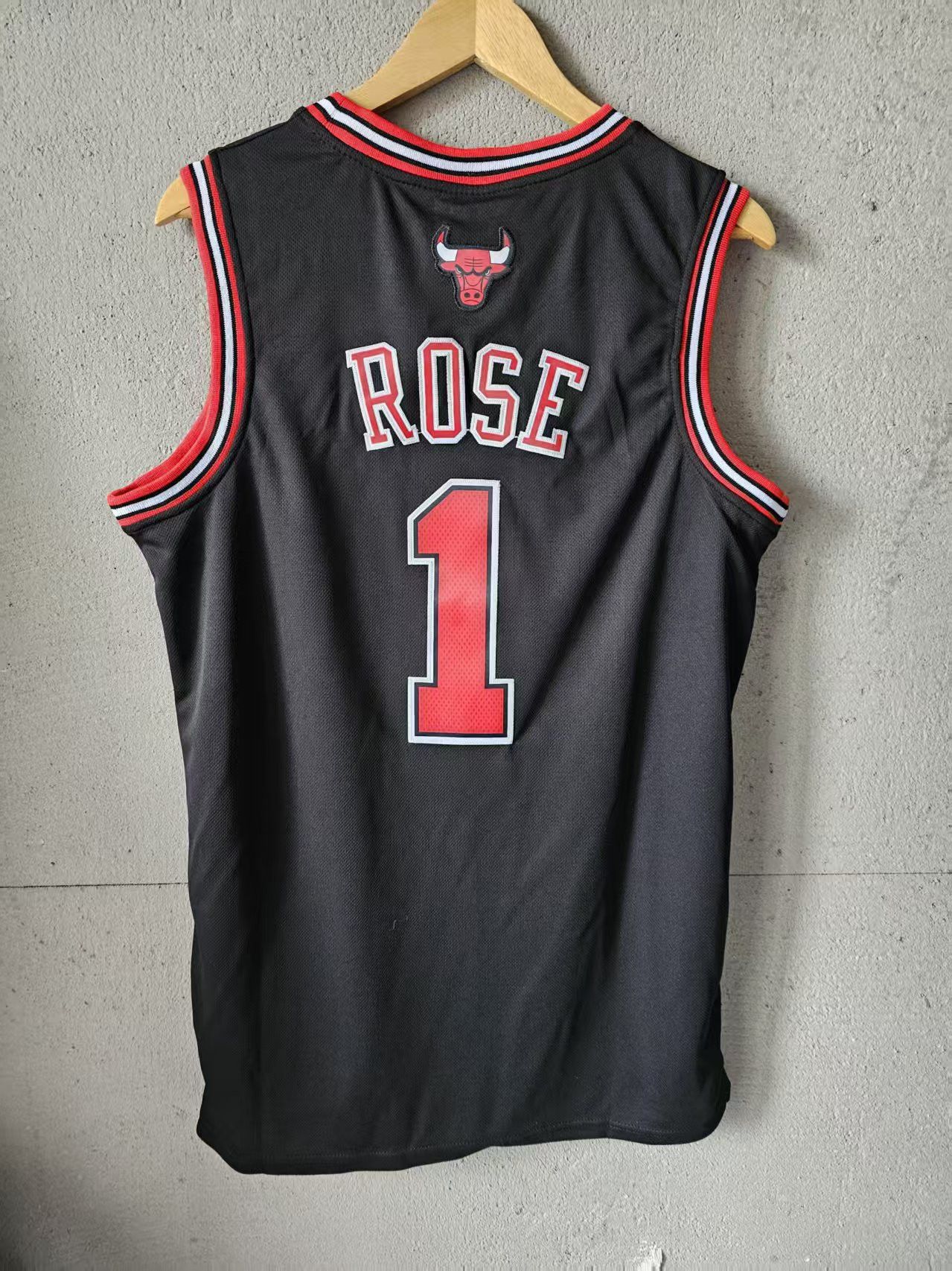 NBA Bulls 1 Derrick Rose Jersey Black L Size US L / EU 52-54 / 3 - 1 Thumbnail