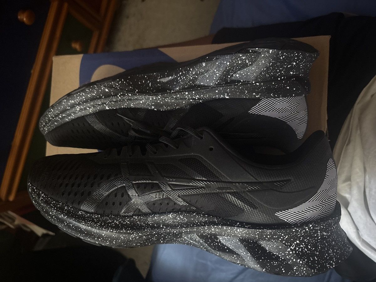 Asics Asics Novablast size 12 Size US 12 / EU 45 - 2 Thumbnail