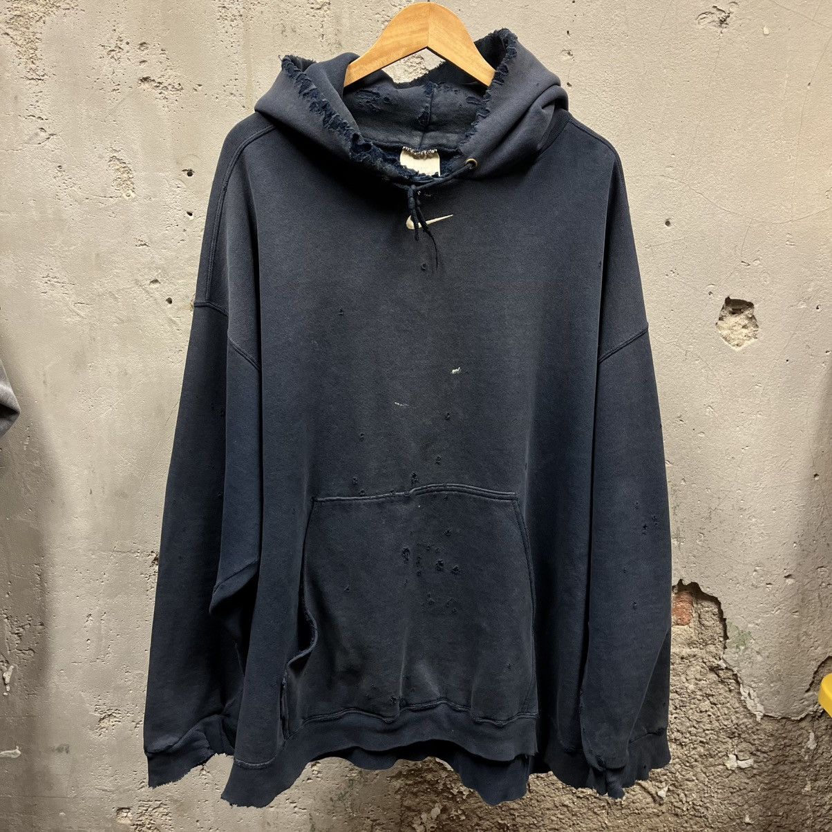 Nike Nike Vintage 90s Navy Blue Center Swoosh Distressed Hoodie Size US XXL / EU 58 / 5 - 1 Thumbnail