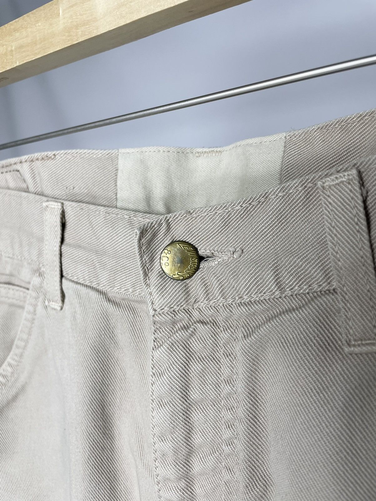 Levi's Vintage Clothing Levi’s 673 90s Vintage Beige Work Wear Carpenter Pants Jeans Size US 32 / EU 48 - 13 Thumbnail