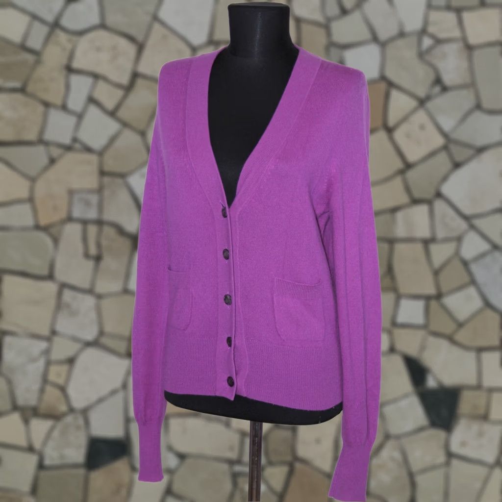 Vintage Repeat Cardigan Purple 100% cashmere Jumper Size 38 Womens V-Neck Dutch Brand Repeat Cardigan Purple 100% cashmere Size 38 Womens V-Neck Size XS / US 0-2 / IT 36-38 - 1 Thumbnail
