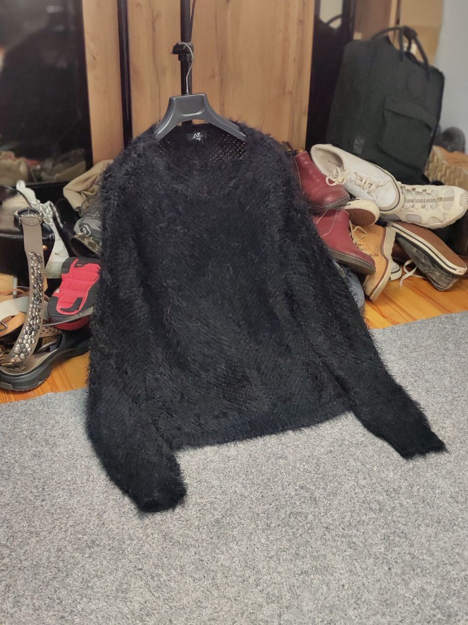 Japanese Brand Vintage Japanese Black Mohair Style Fuzzy Sweater Y2K Hype Size US S / EU 44-46 / 1 - 16 Thumbnail