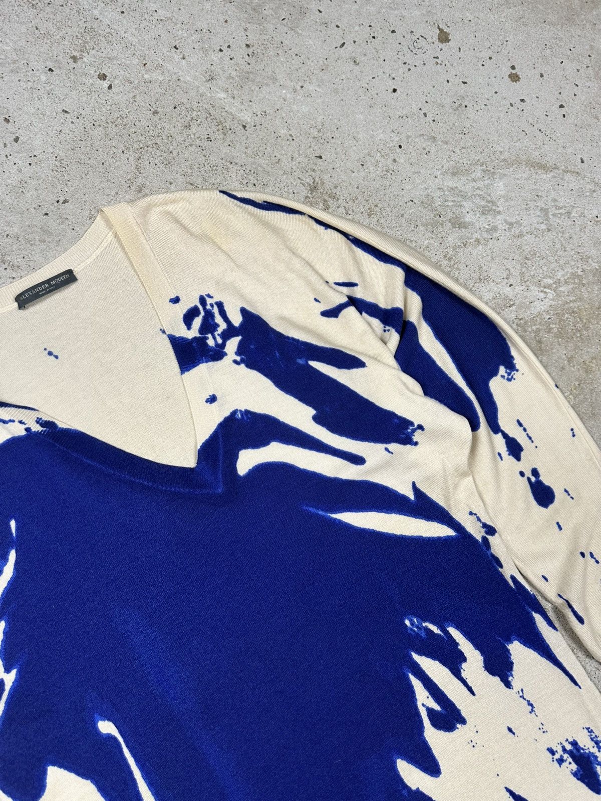 Alexander McQueen Alexander McQueen 2000s Abstract Print Cashmere Asymmetrical Size S / US 4 / IT 40 - 8 Thumbnail