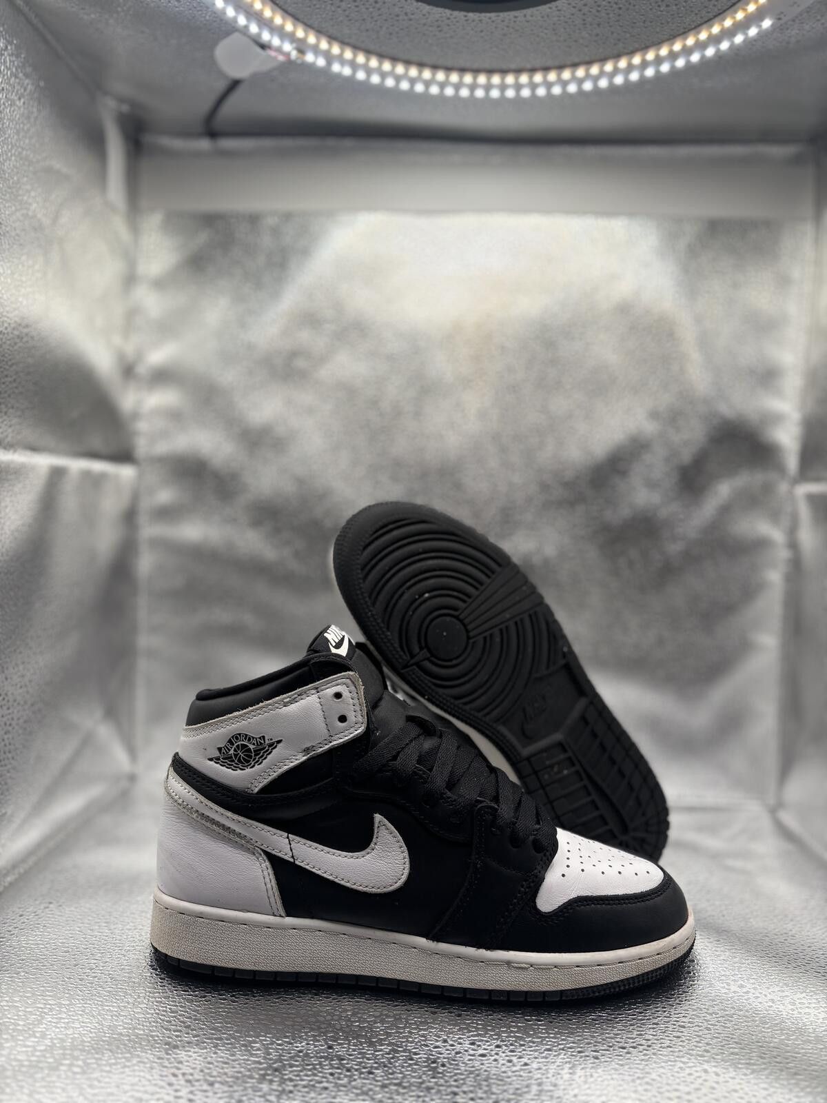 Jordan Brand Air Jordan 1 high black white GS Size US 6 / EU 39 - 1 Thumbnail
