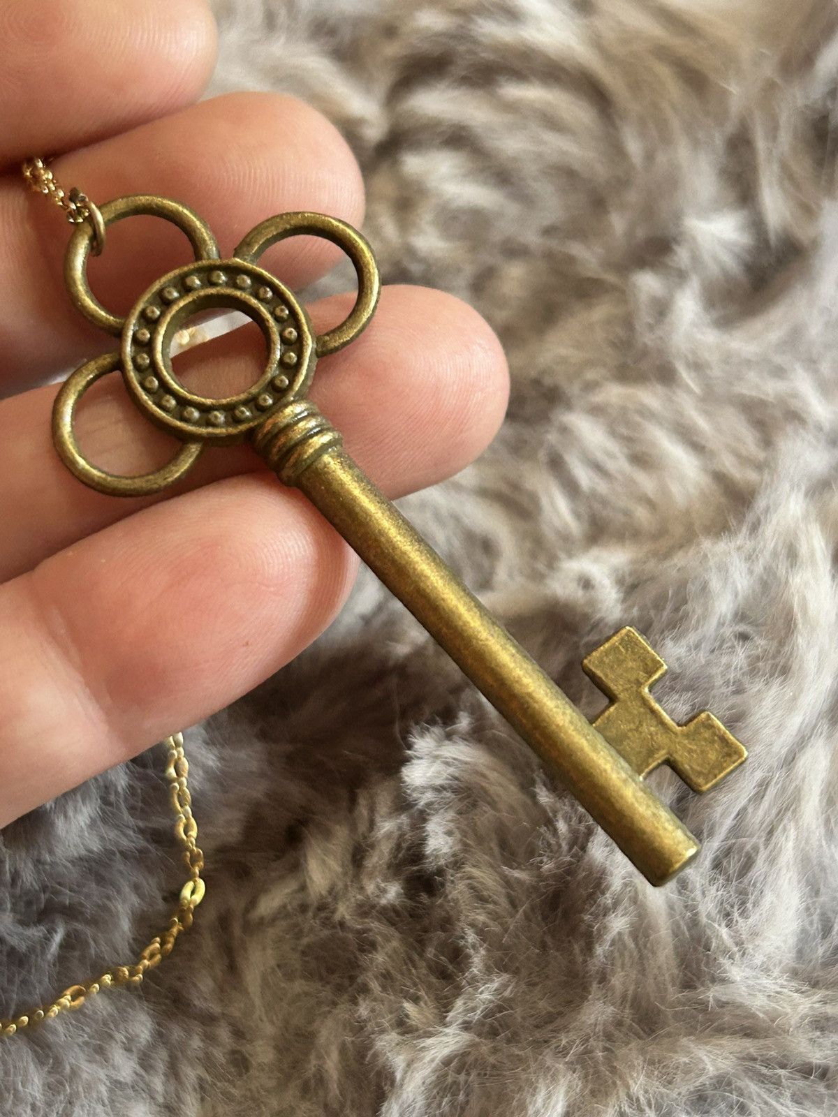Vintage Vintage brass skeleton key on chain necklace Size ONE SIZE - 6 Thumbnail