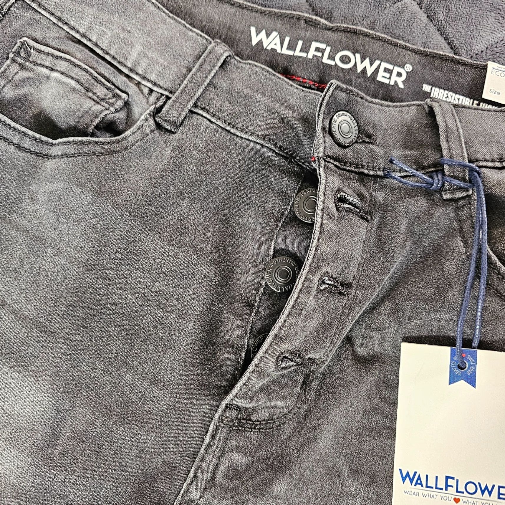 Vintage WALLFLOWER Jeans Black High Rise Midi Shorts Size 7 Womens Boyfriend Stretch NWT Size 28" / US 6 / IT 42 - 3 Thumbnail