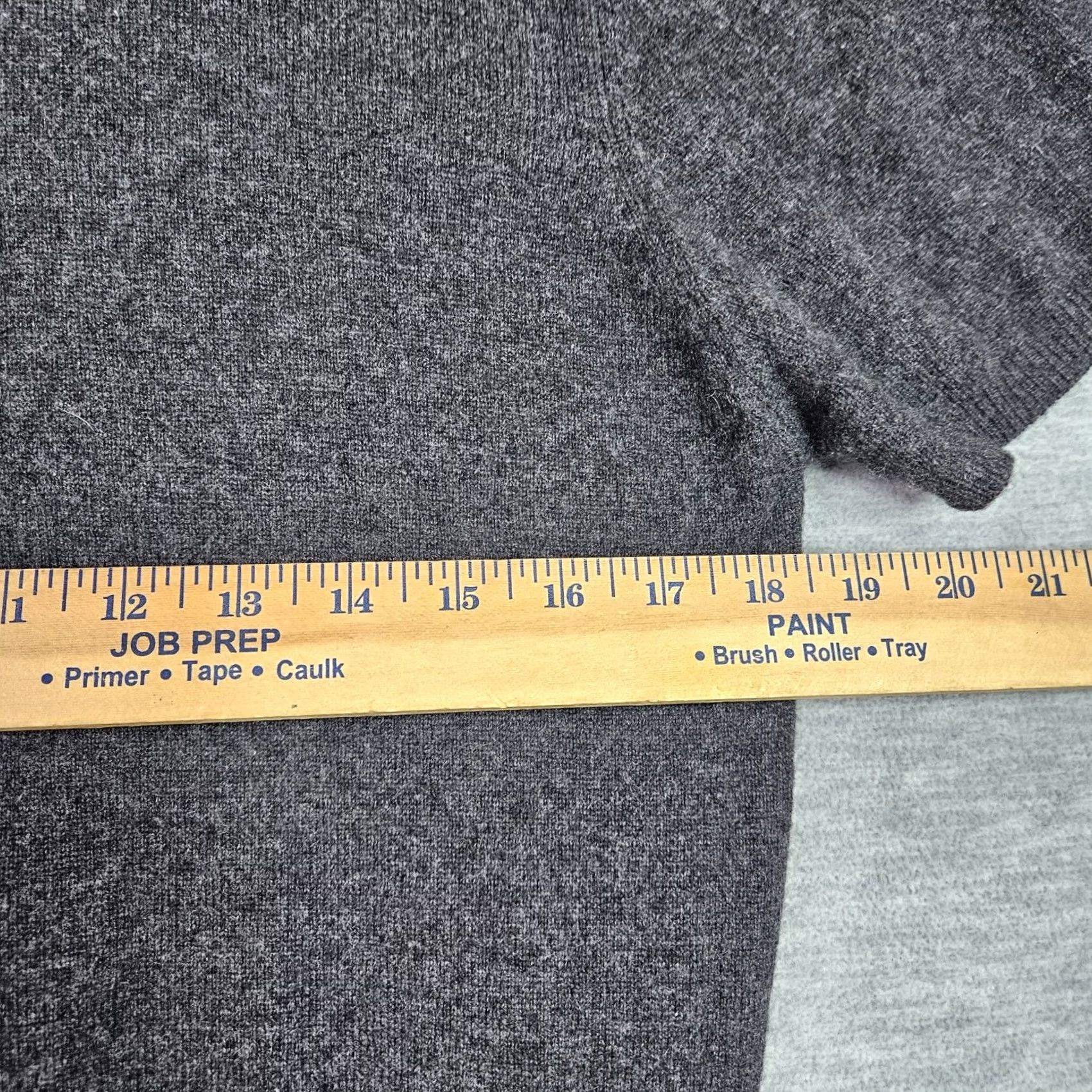 Vintage Country Shop Sweatshirt? No, Cardigan. women's Casual Crew Neck Short Sleeve Gray Cashmere Knit L measurements Size L / US 10 / IT 46 - 3 Thumbnail
