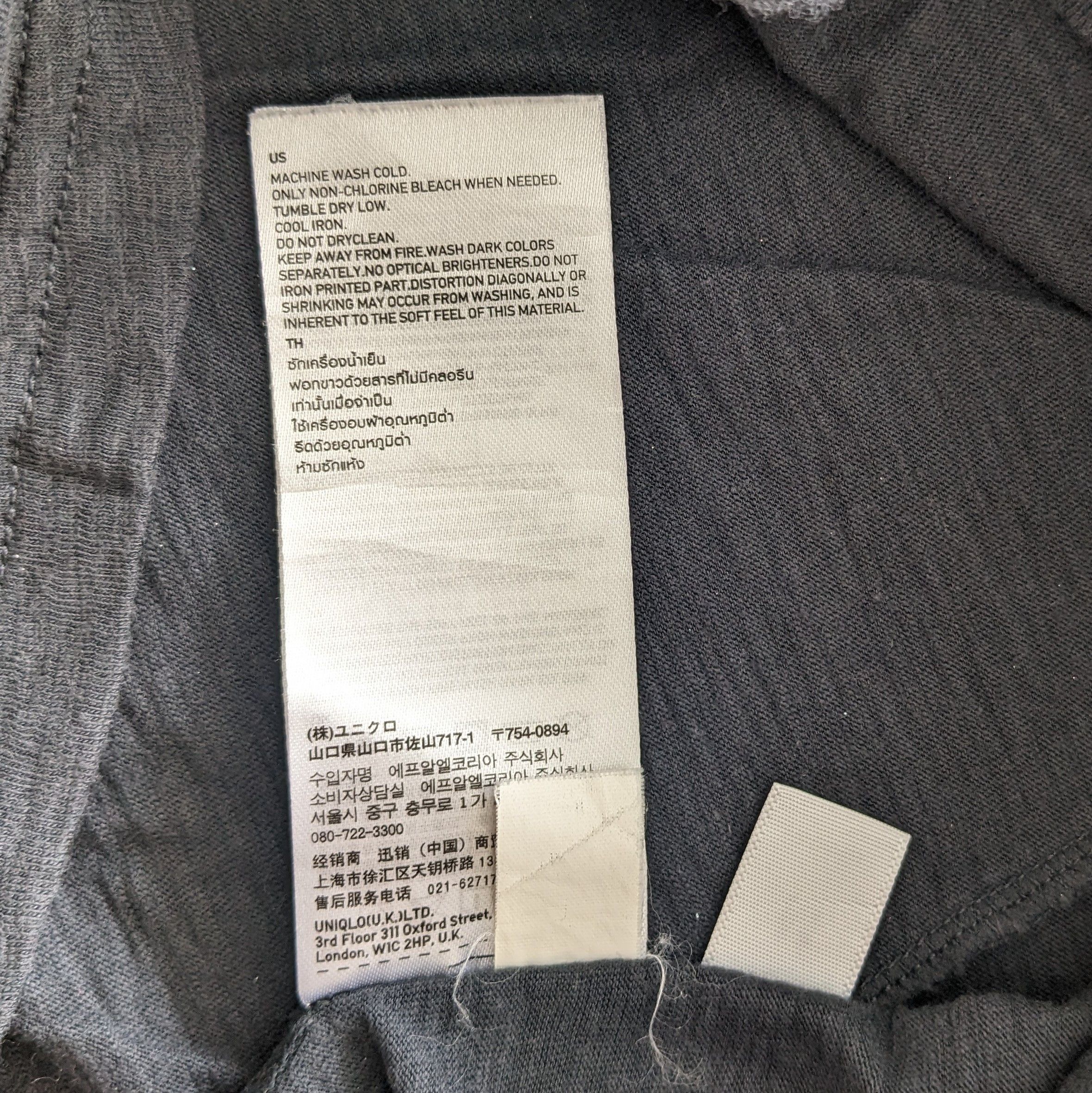 Uniqlo Vintage Uniqlo Undercover Japanese Brand T-shirt Size US M / EU 48-50 / 2 - 6 Thumbnail