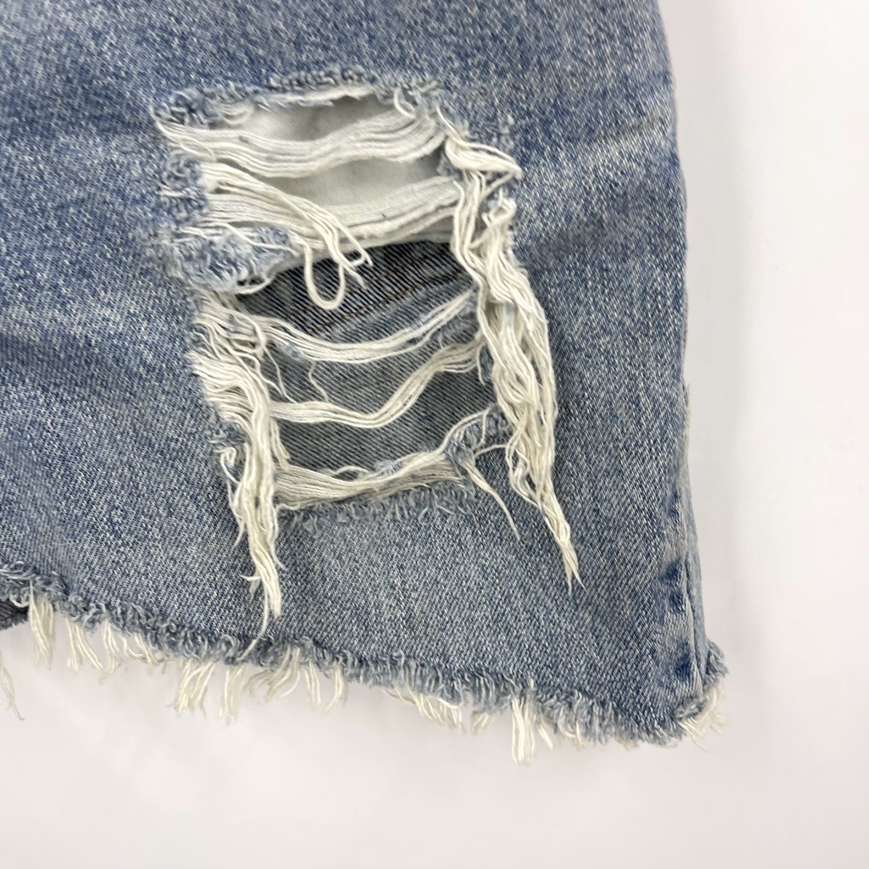 Levi's VINTAGE Levi's Shorts Women M 550 High Rise Cut-Off Denim 90s USA blue 2" inseam Regular fit Mens Women Girls Size 32" / US 10 / IT 46 - 7 Thumbnail