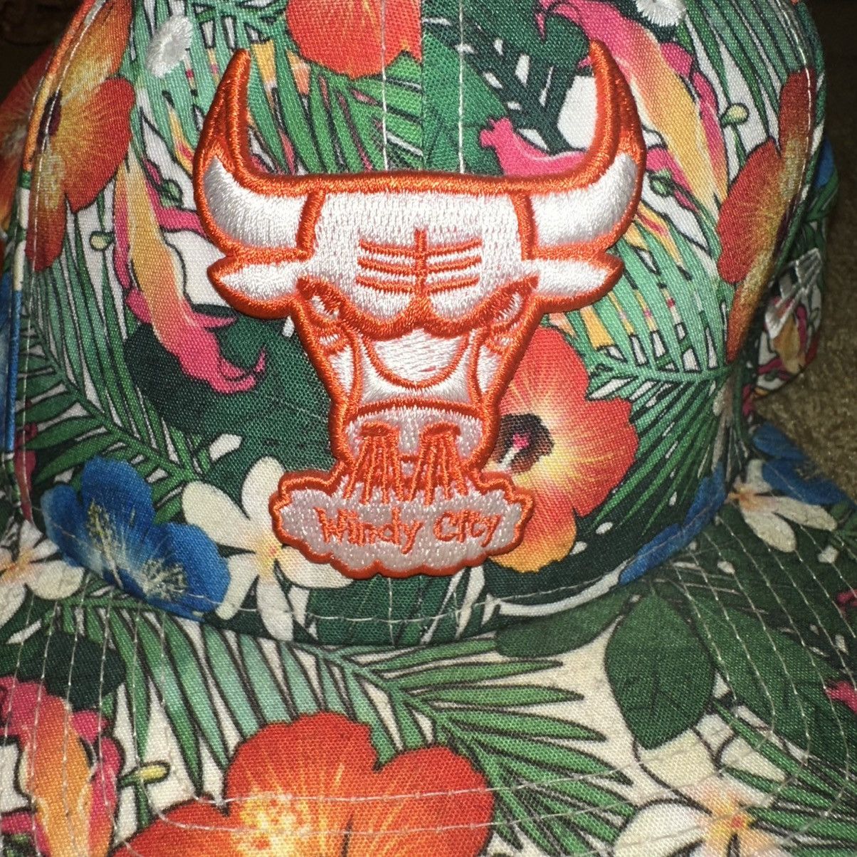 NBA × New Era Chicago Bulls White Floral 9FIFTY Snapback Cap by New Era Size ONE SIZE - 2 Thumbnail