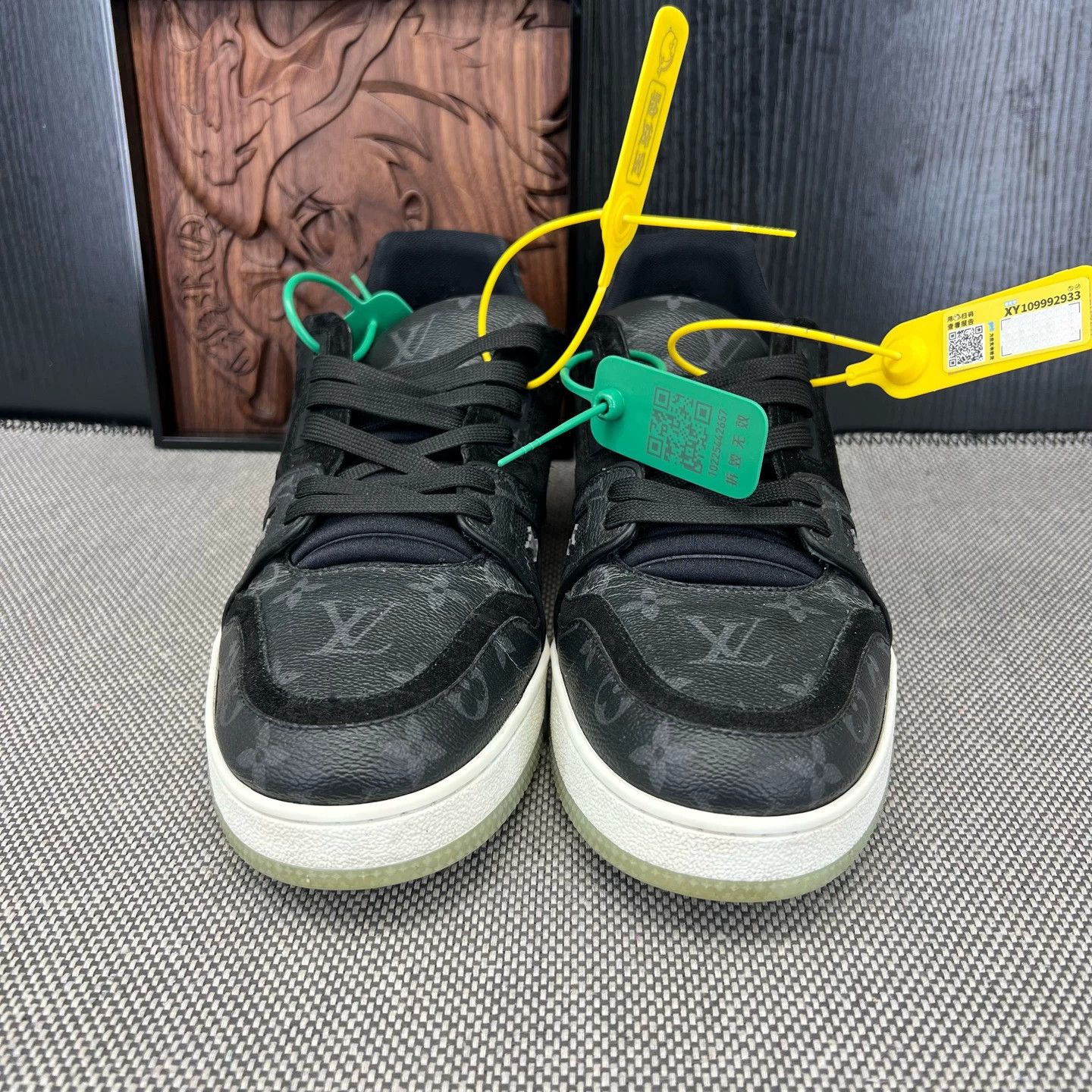 Louis Vuitton LV Trainer Black Monogram Size 9 (43) Used Size US 9 / EU 42 - 2 Thumbnail