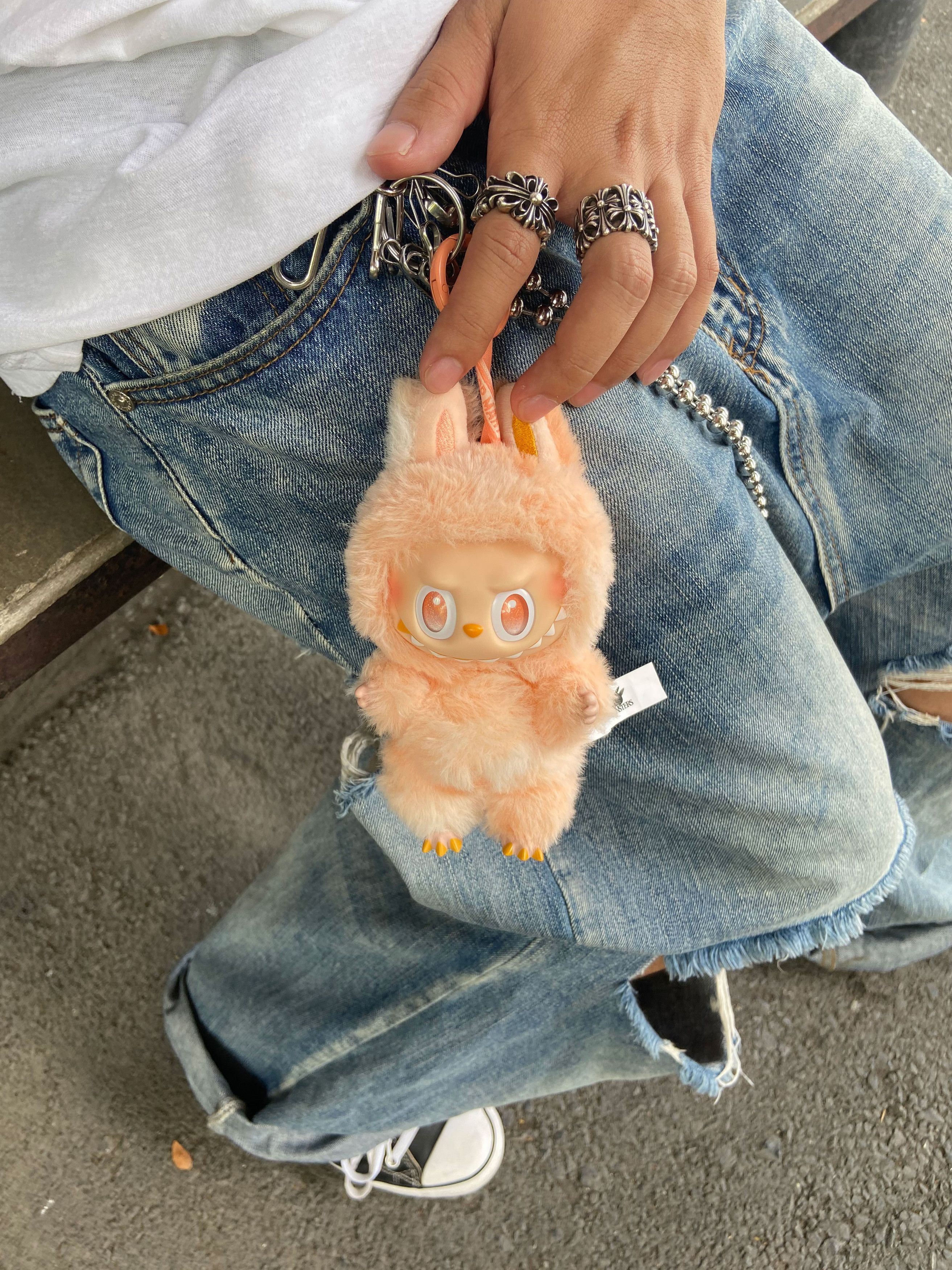 POP MART THE MONSTERS LABUBU V3 - Big into Energy Size ONE SIZE - 2 Thumbnail