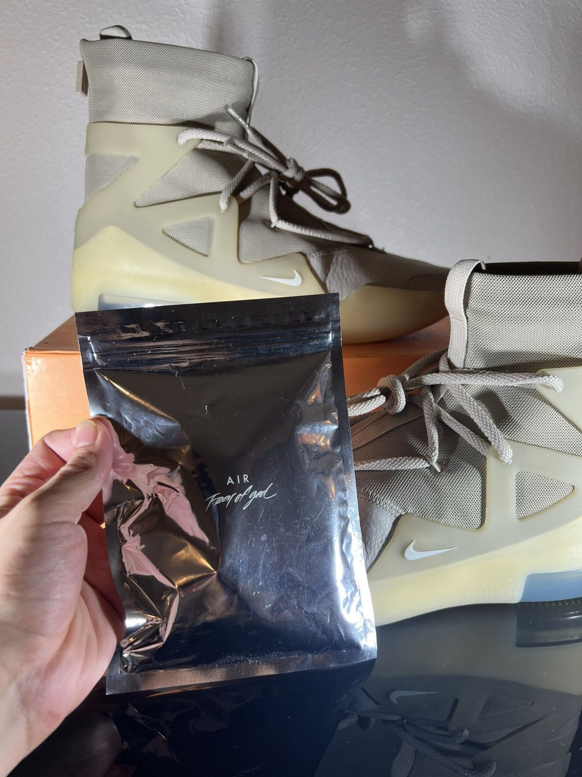 Fear of God × Nike Nike Air Fear of God 1 “Oatmeal” size 9.5 Size US 9.5 / EU 42-43 - 4 Thumbnail