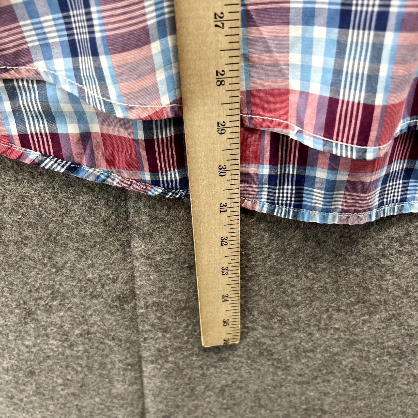 Izod VINTAGE Izod Shirt Men Medium Adult Red Blue Button Down Plaid Vented Saltwater Vintage Size US M / EU 48-50 / 2 - 6 Thumbnail