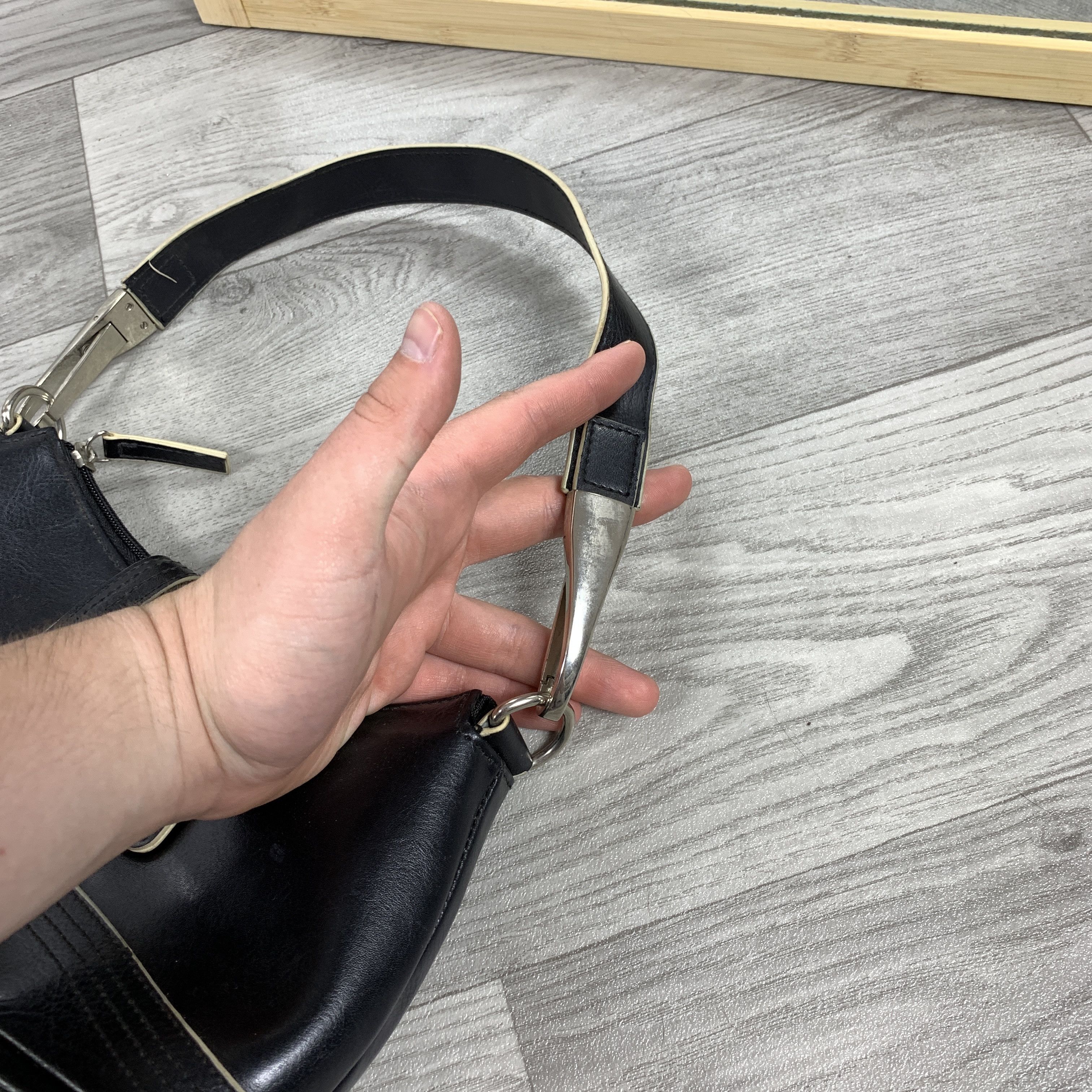 Vintage Vintage Y2K Basic Baguette Faux Leather Women's Handle Bag Size ONE SIZE - 7 Thumbnail
