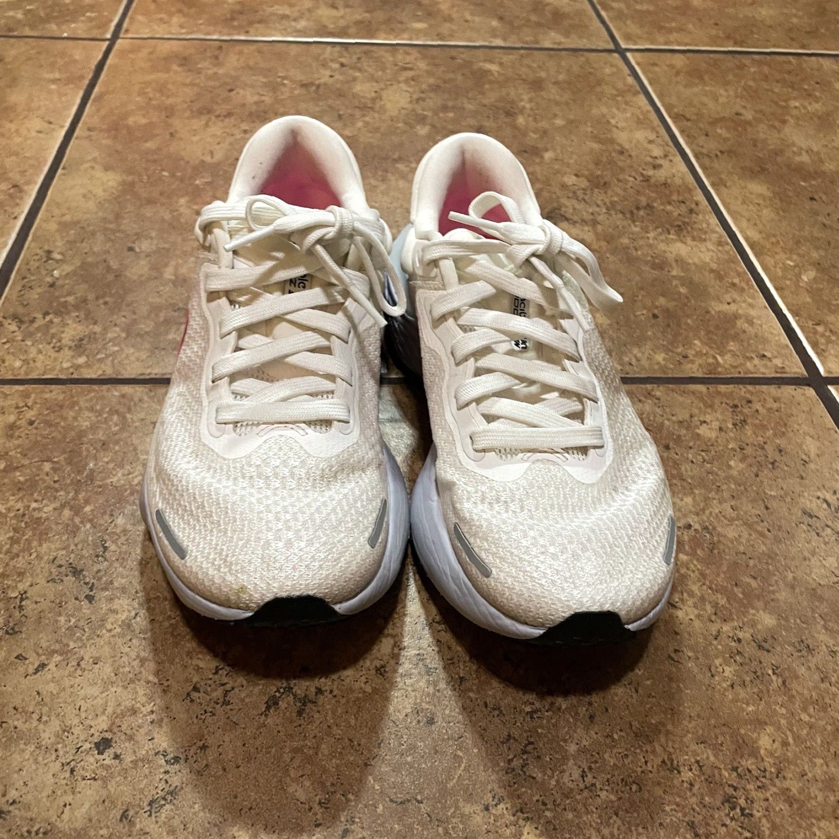 Nike VINTAGE Nike ZoomX Invincible Run Flyknit Phantom Men’s Size 7 US White Shoes Nike ZoomX Invincible Run Flyknit Mens 7 US White Size US 8 / EU 41 - 2 Thumbnail