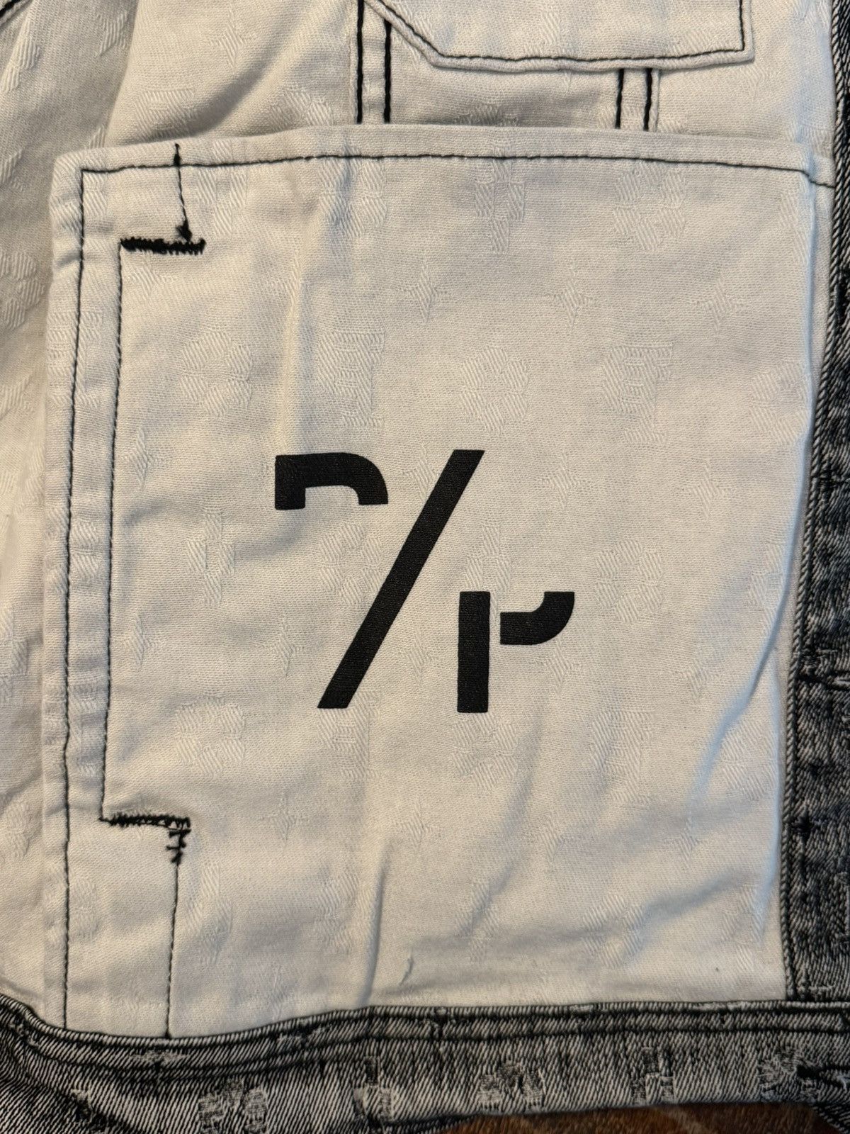 Purple Brand Purple Brand Black Denim White Monogram Flocked Jacket L Size US L / EU 52-54 / 3 - 10 Thumbnail
