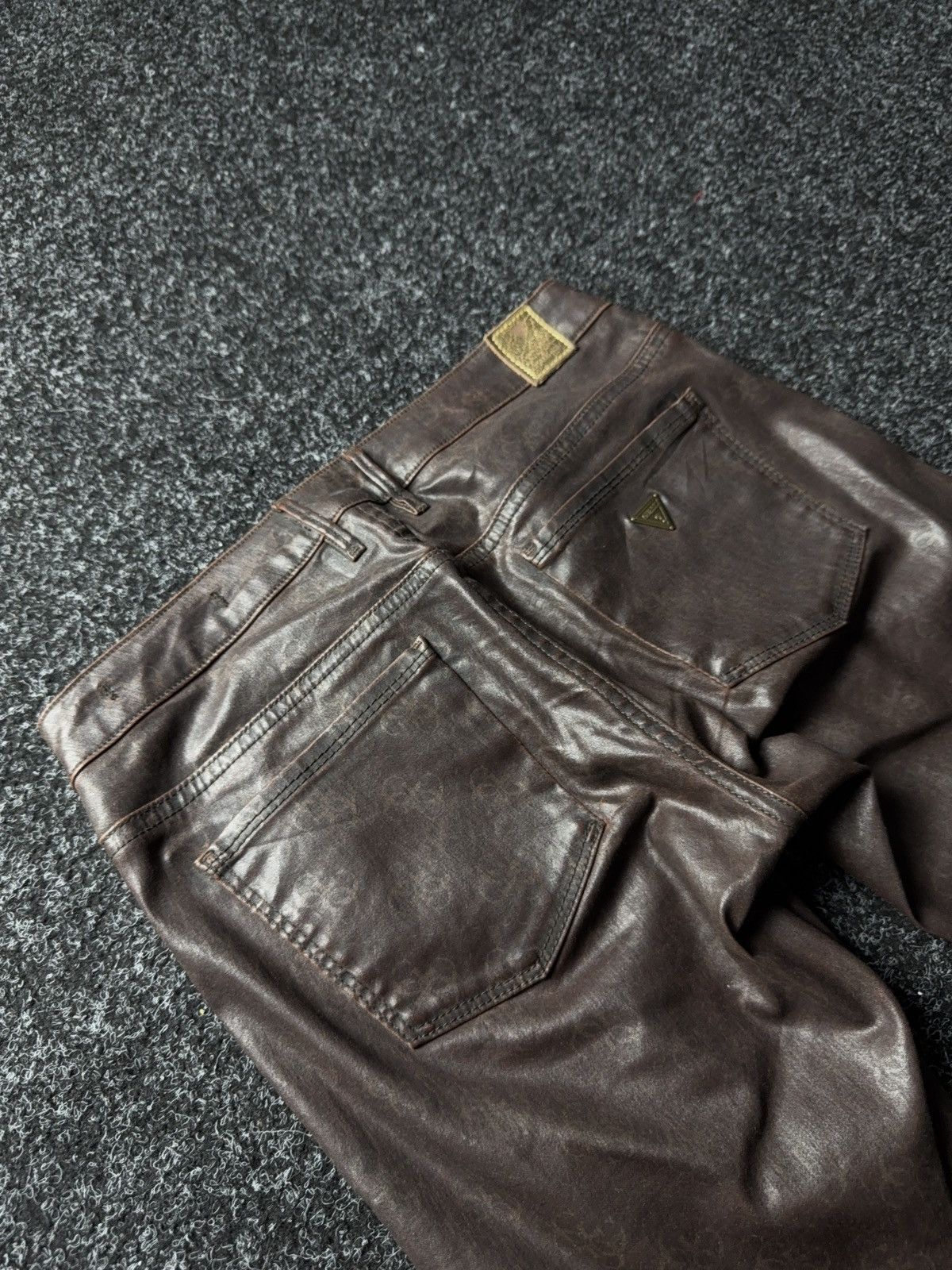 Guess Luxury 00s Guess Monogram Coated Jeans Brown Glossy Finish Size 27" / US 4 / IT 40 - 13 Thumbnail