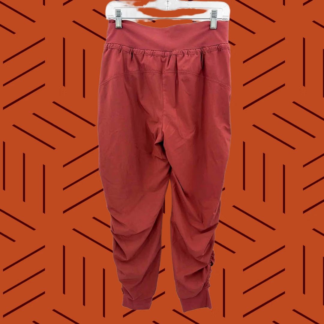 Athleta Athleta Red Size 2 Pull On Pants - Pre-Owned, Regular Size, Excellent Used Condition Size 26" / US 2 / IT 38 - 1 Thumbnail